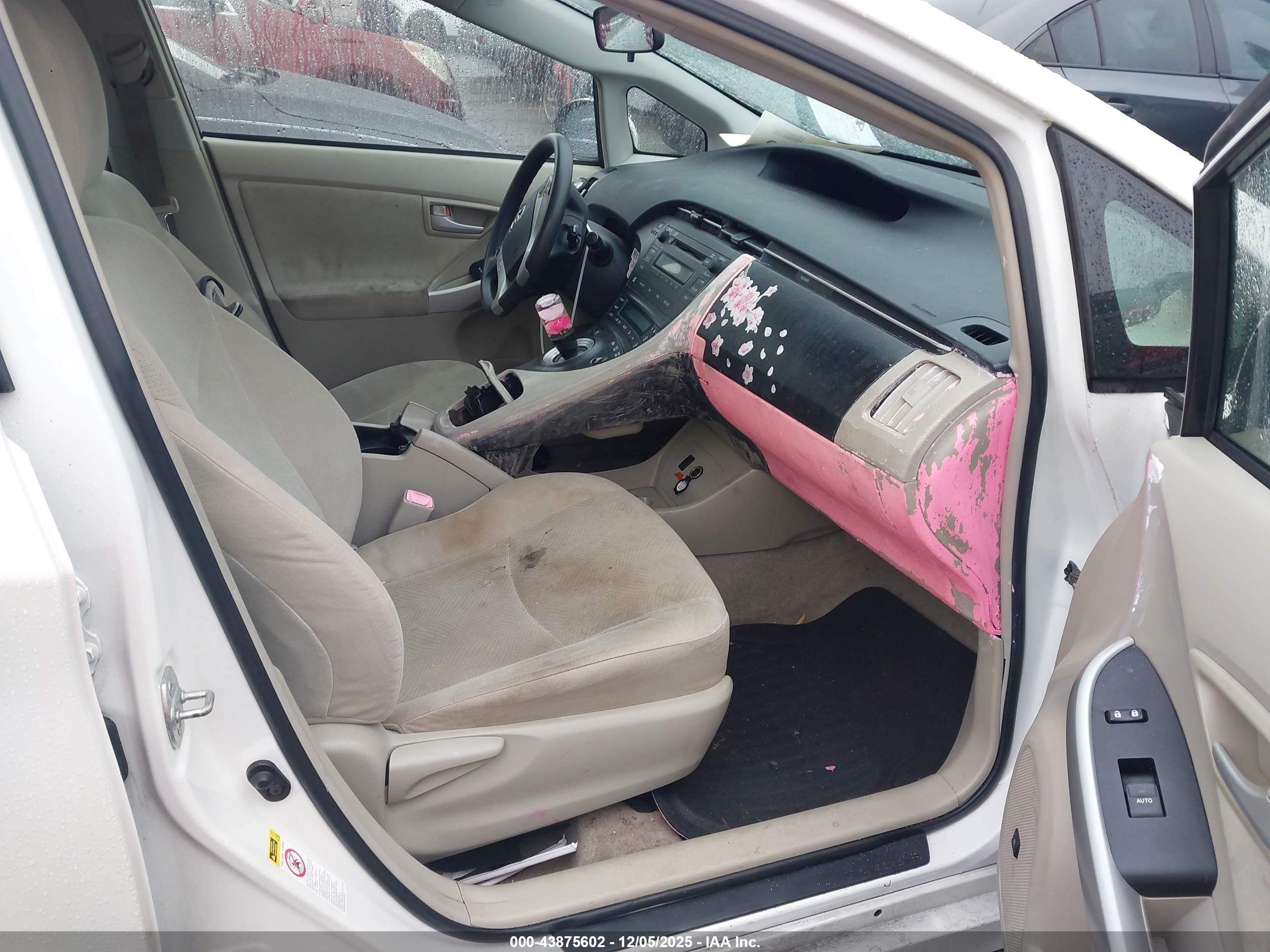 TOYOTA PRIUS image 5