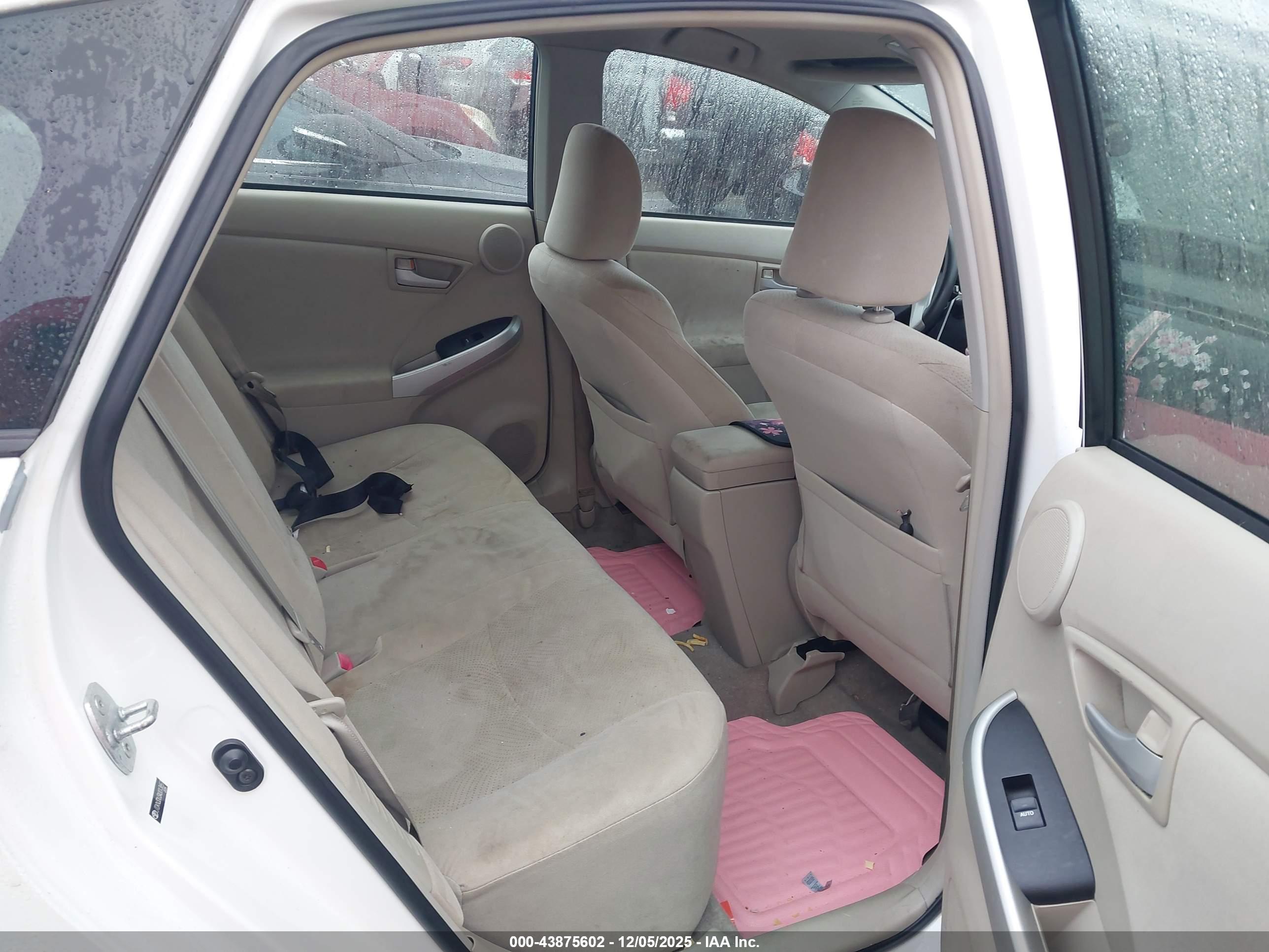 TOYOTA PRIUS image 8
