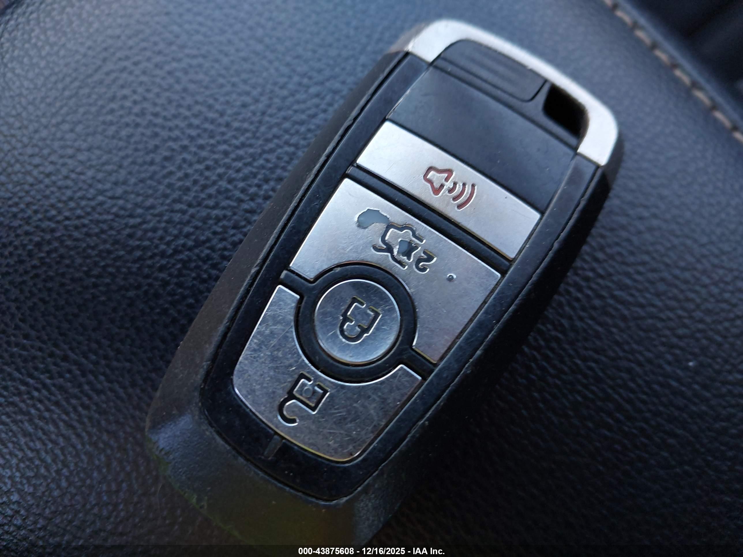 FORD FUSION image 11
