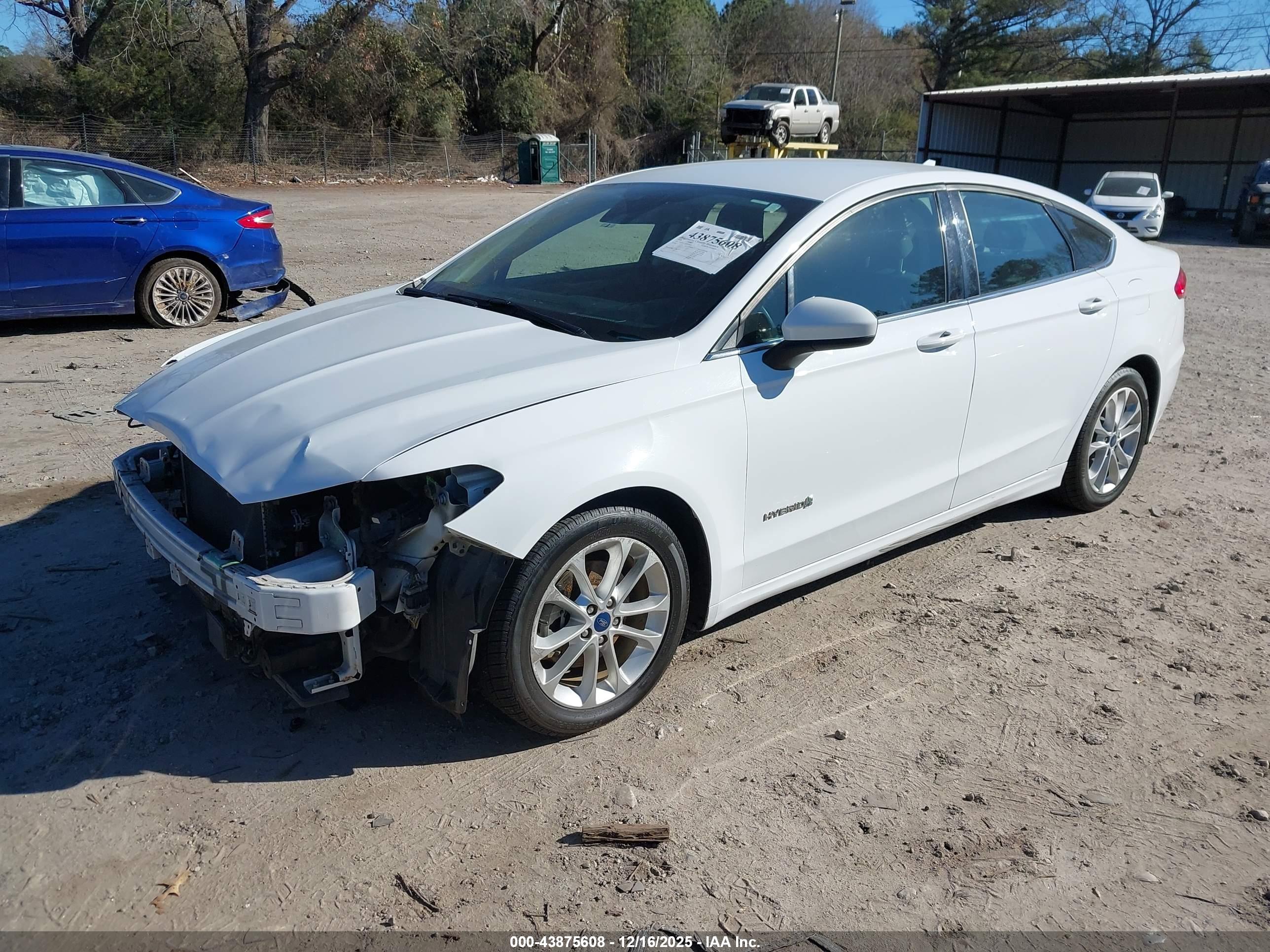 FORD FUSION image 2