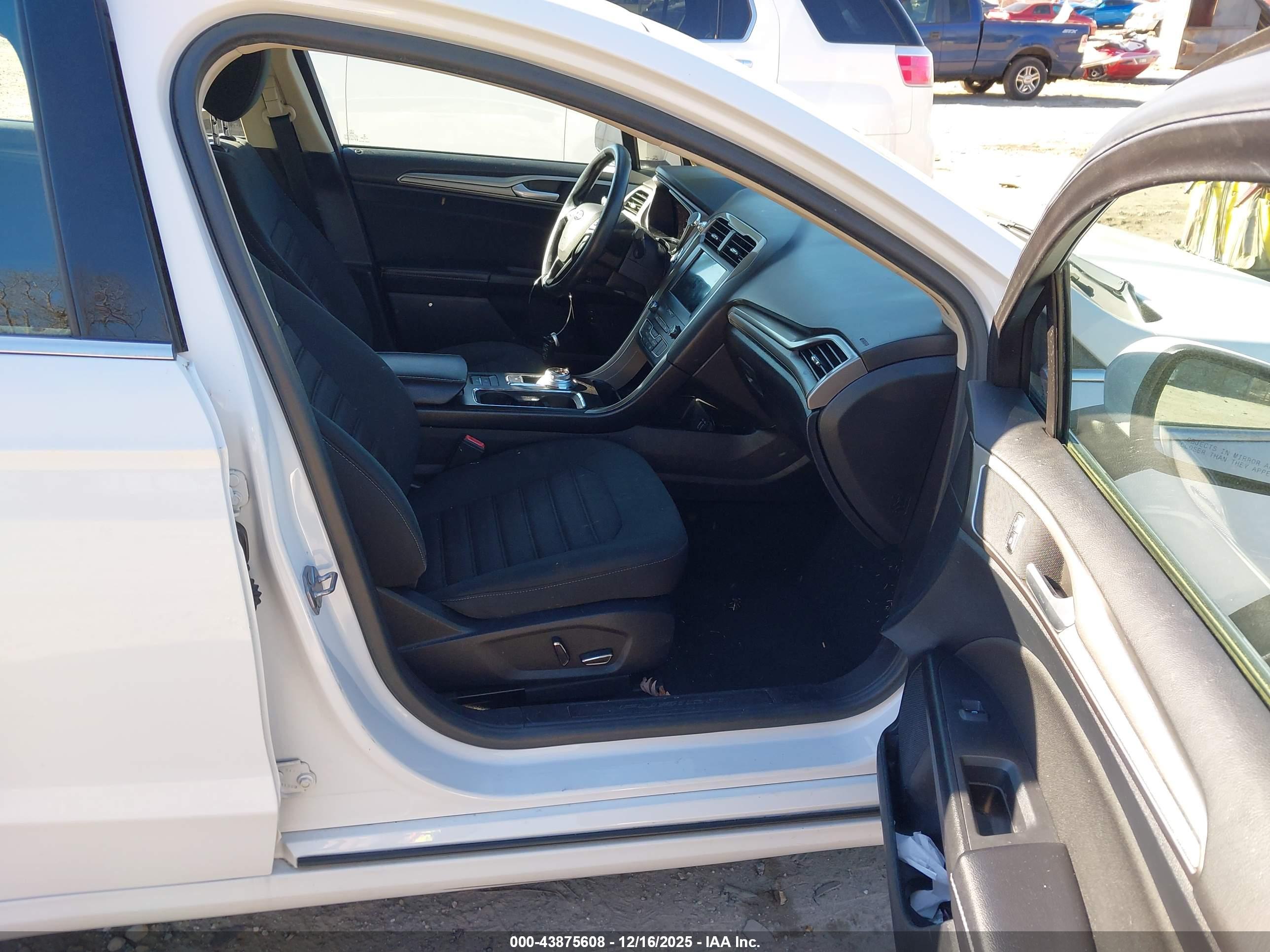FORD FUSION image 5