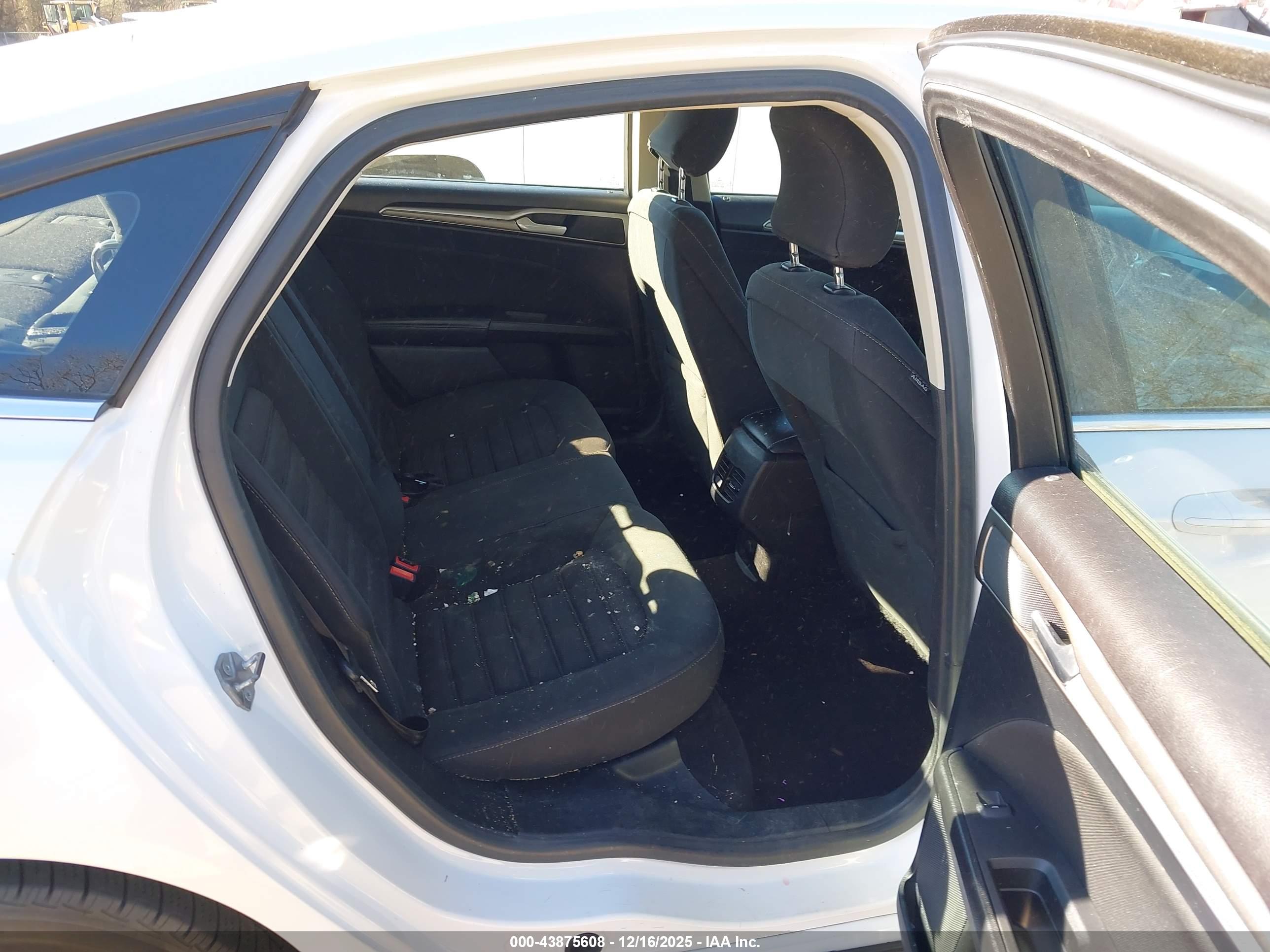 FORD FUSION image 8