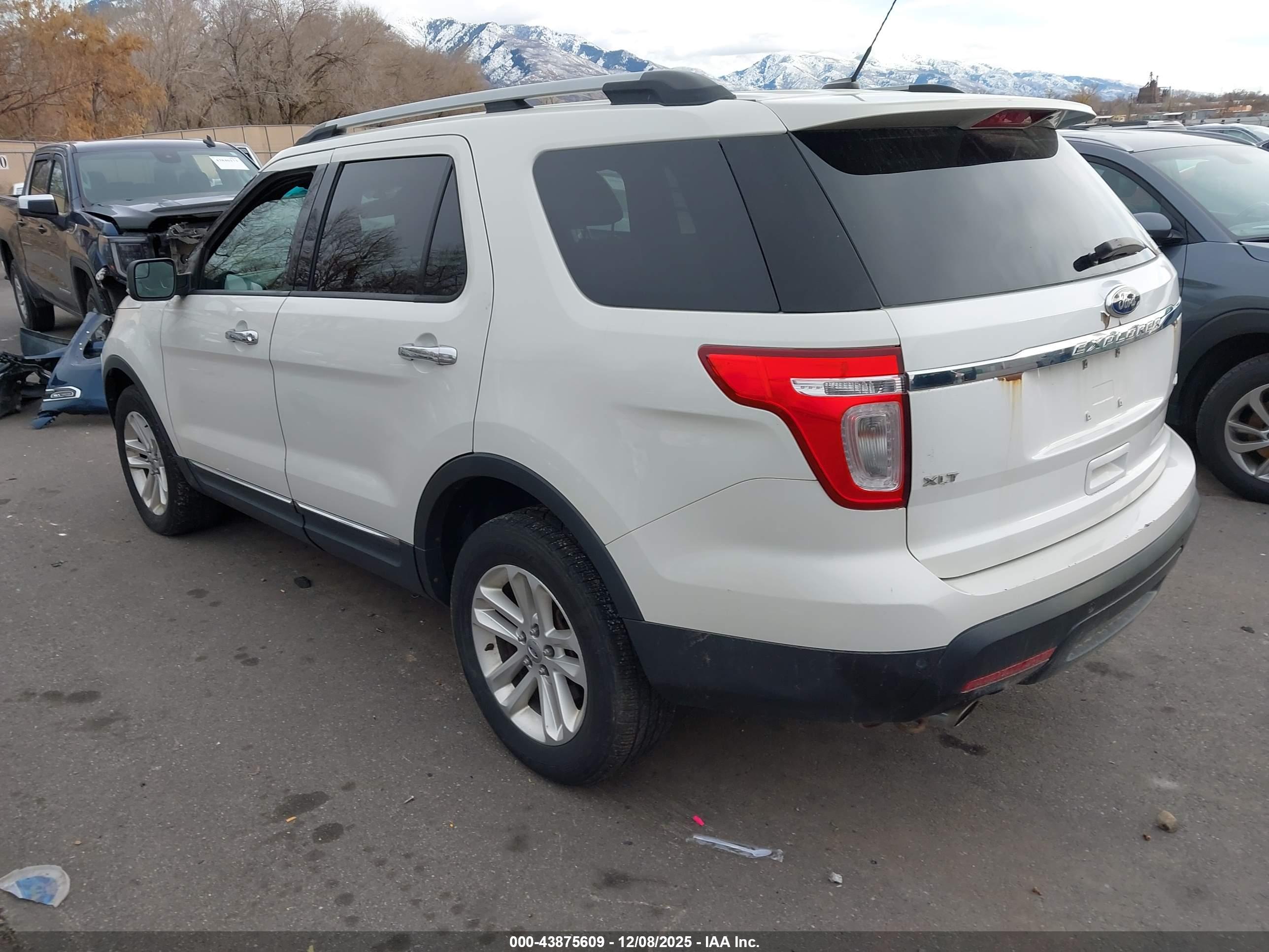 FORD EXPLORER image 3