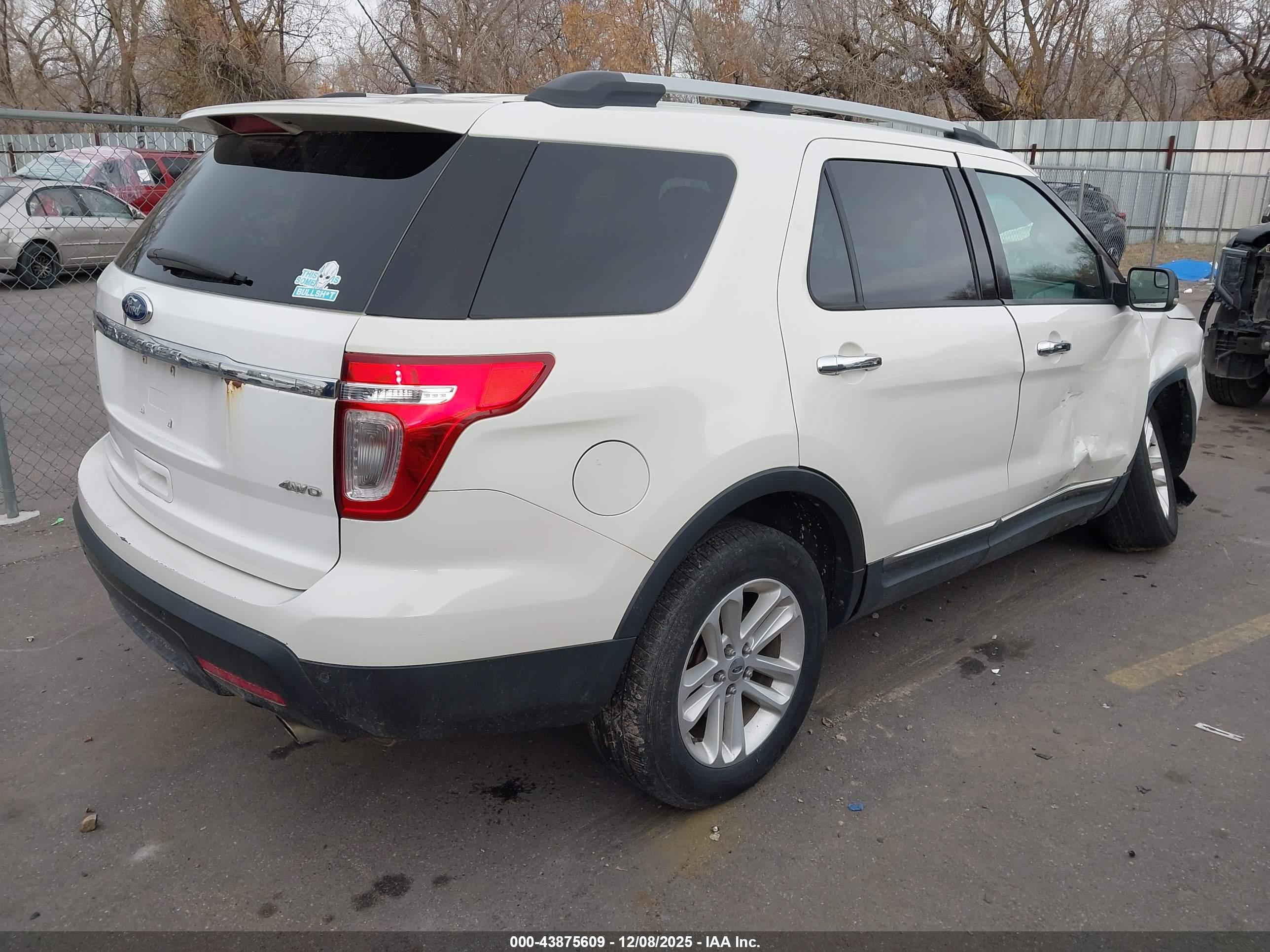 FORD EXPLORER image 4