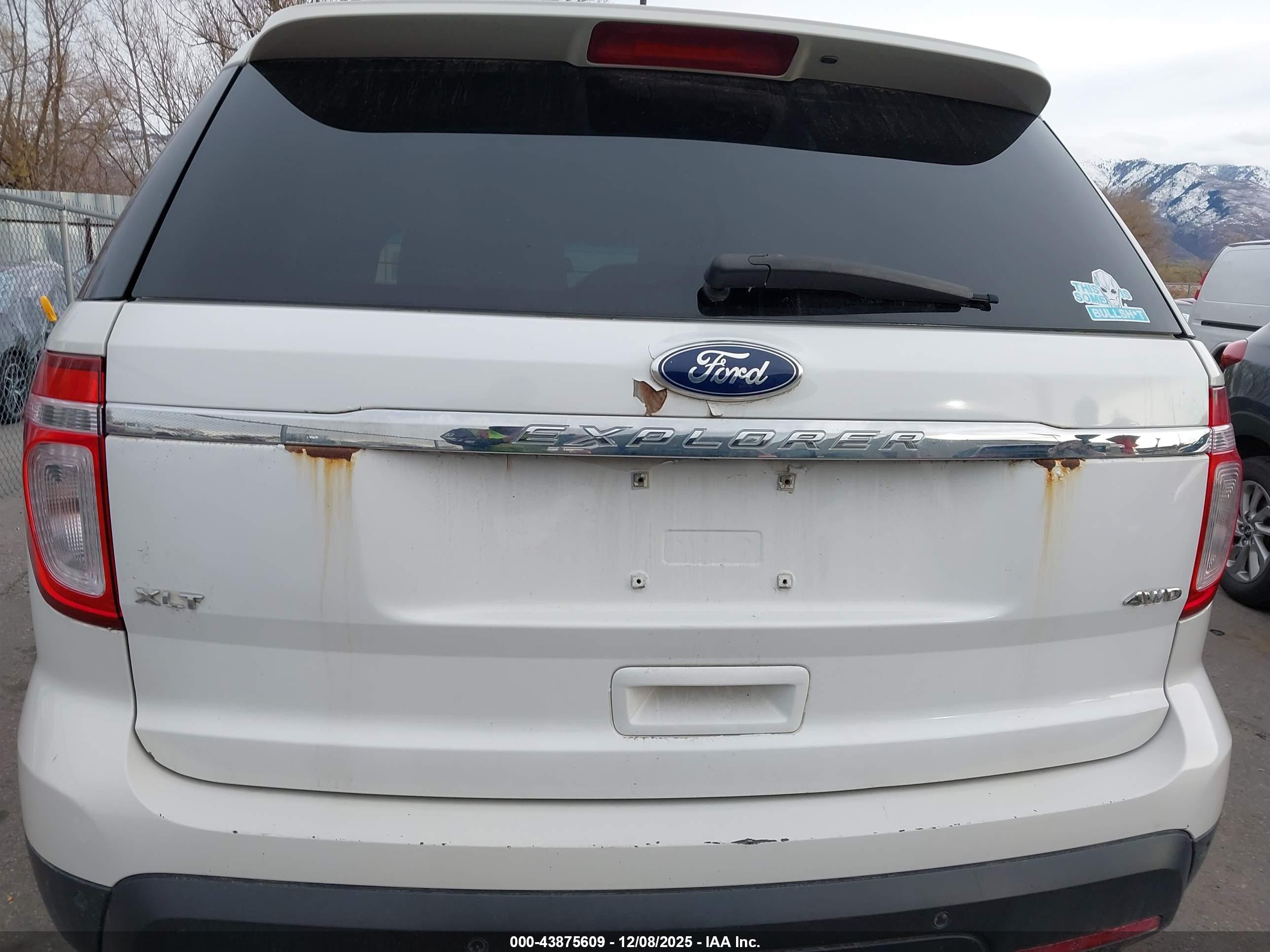 FORD EXPLORER image 6
