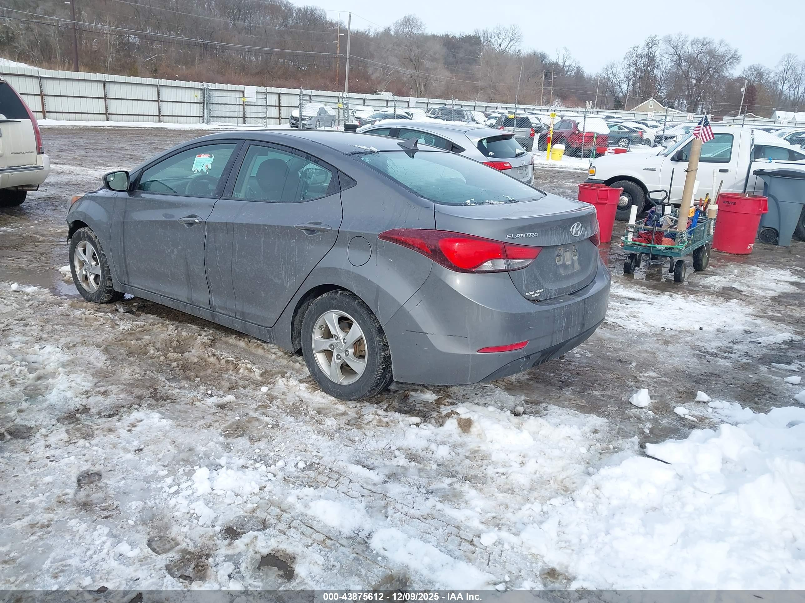 HYUNDAI ELANTRA image 3