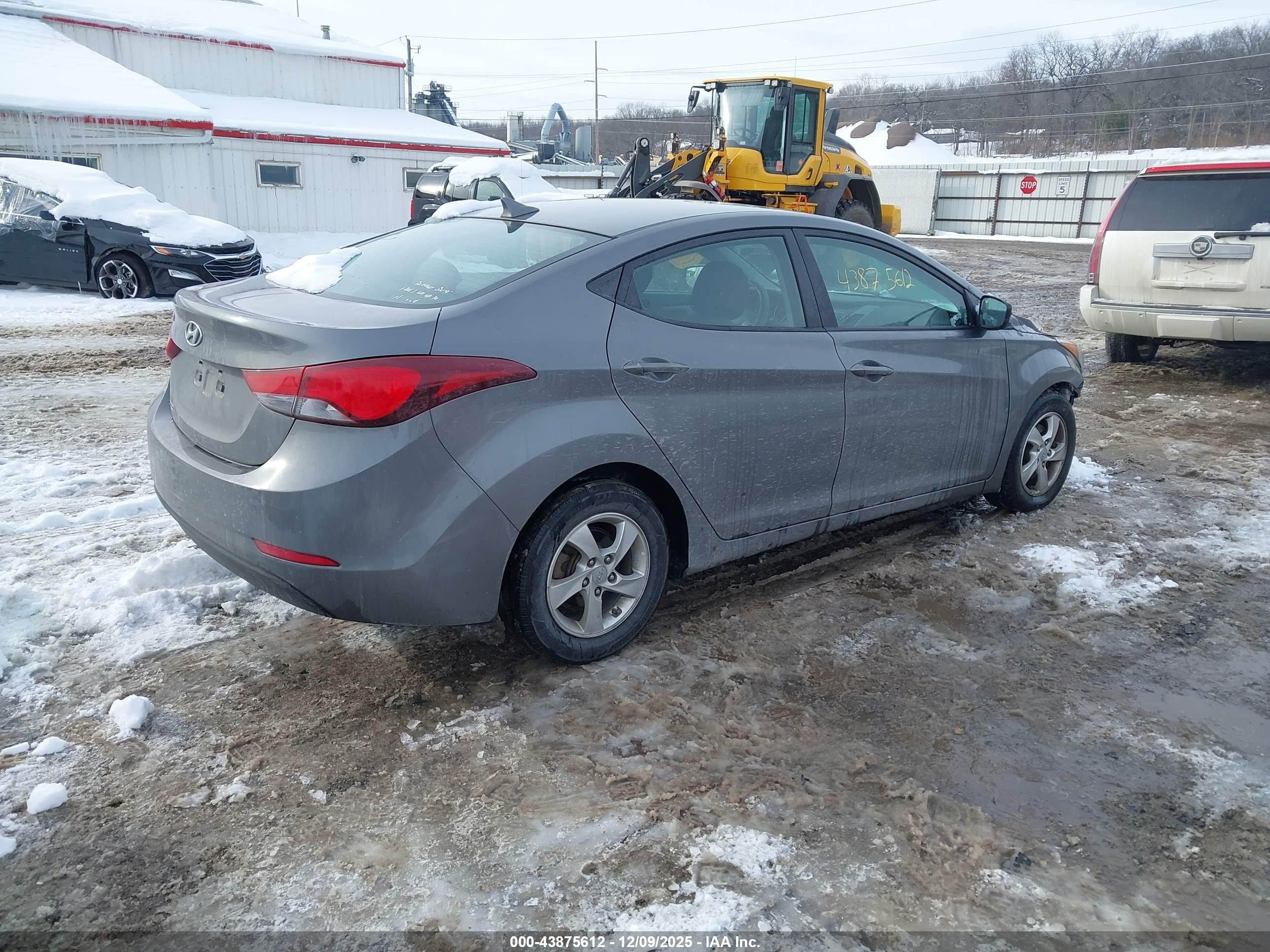 HYUNDAI ELANTRA image 4