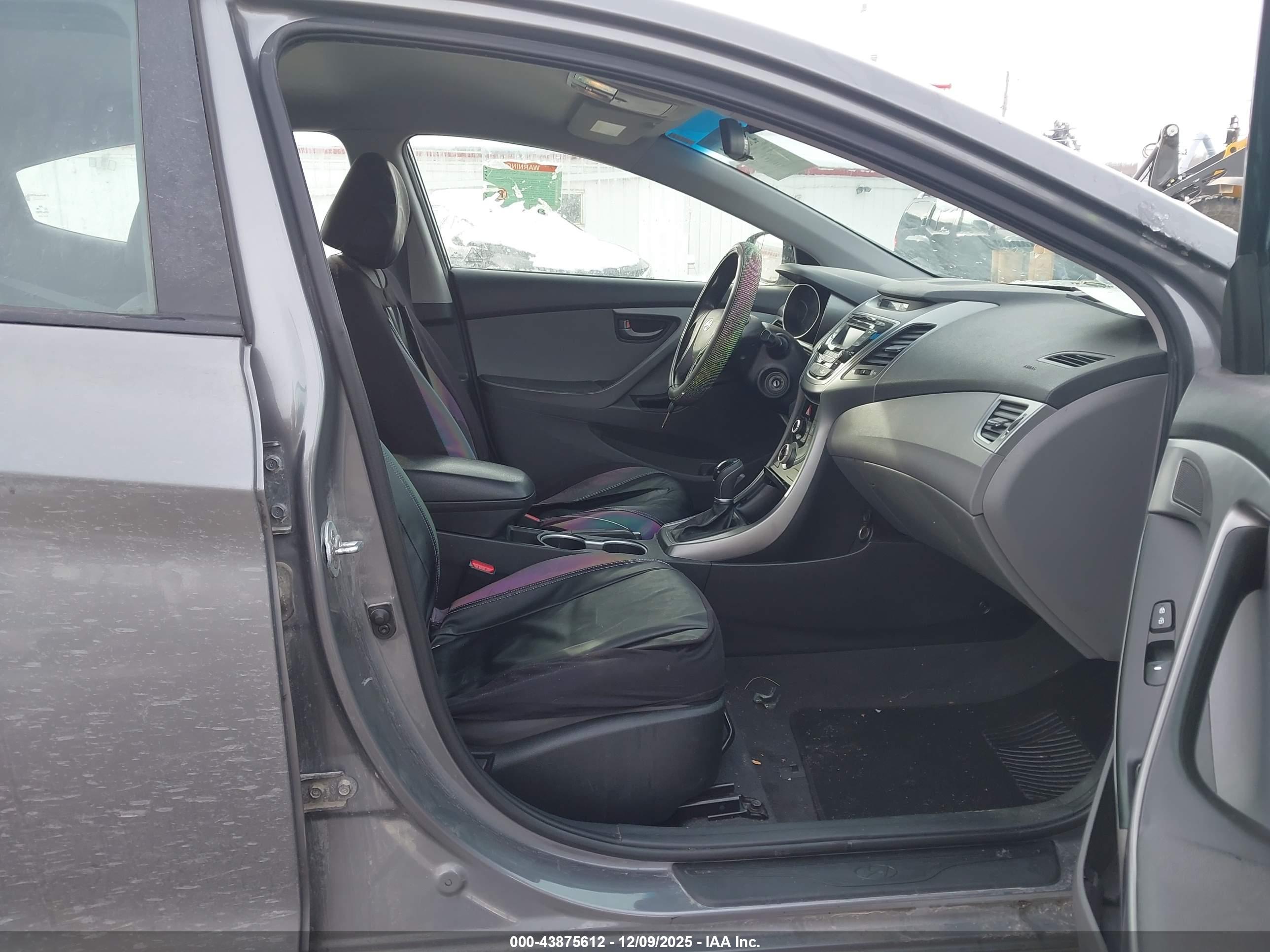 HYUNDAI ELANTRA image 5