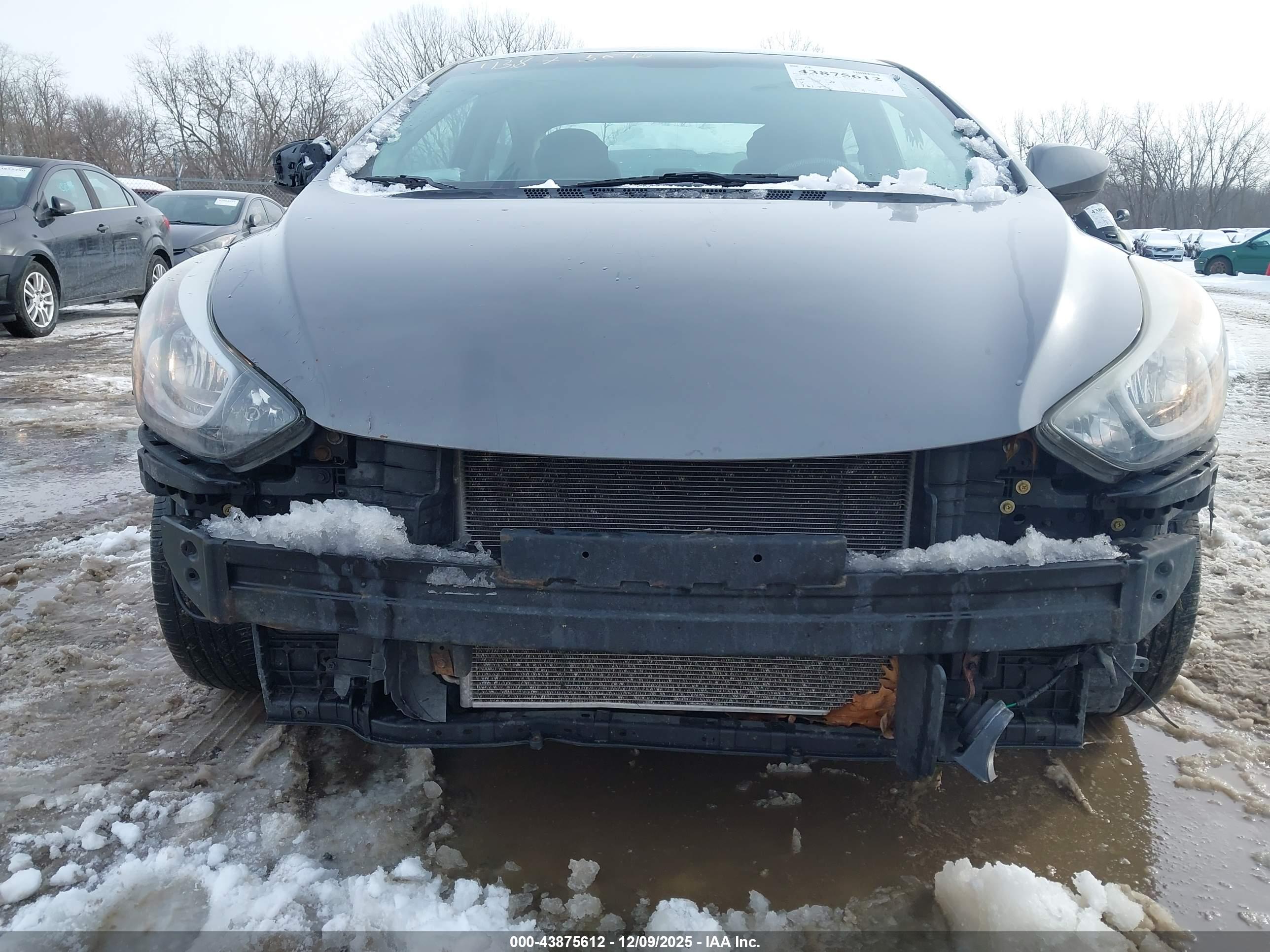 HYUNDAI ELANTRA image 6
