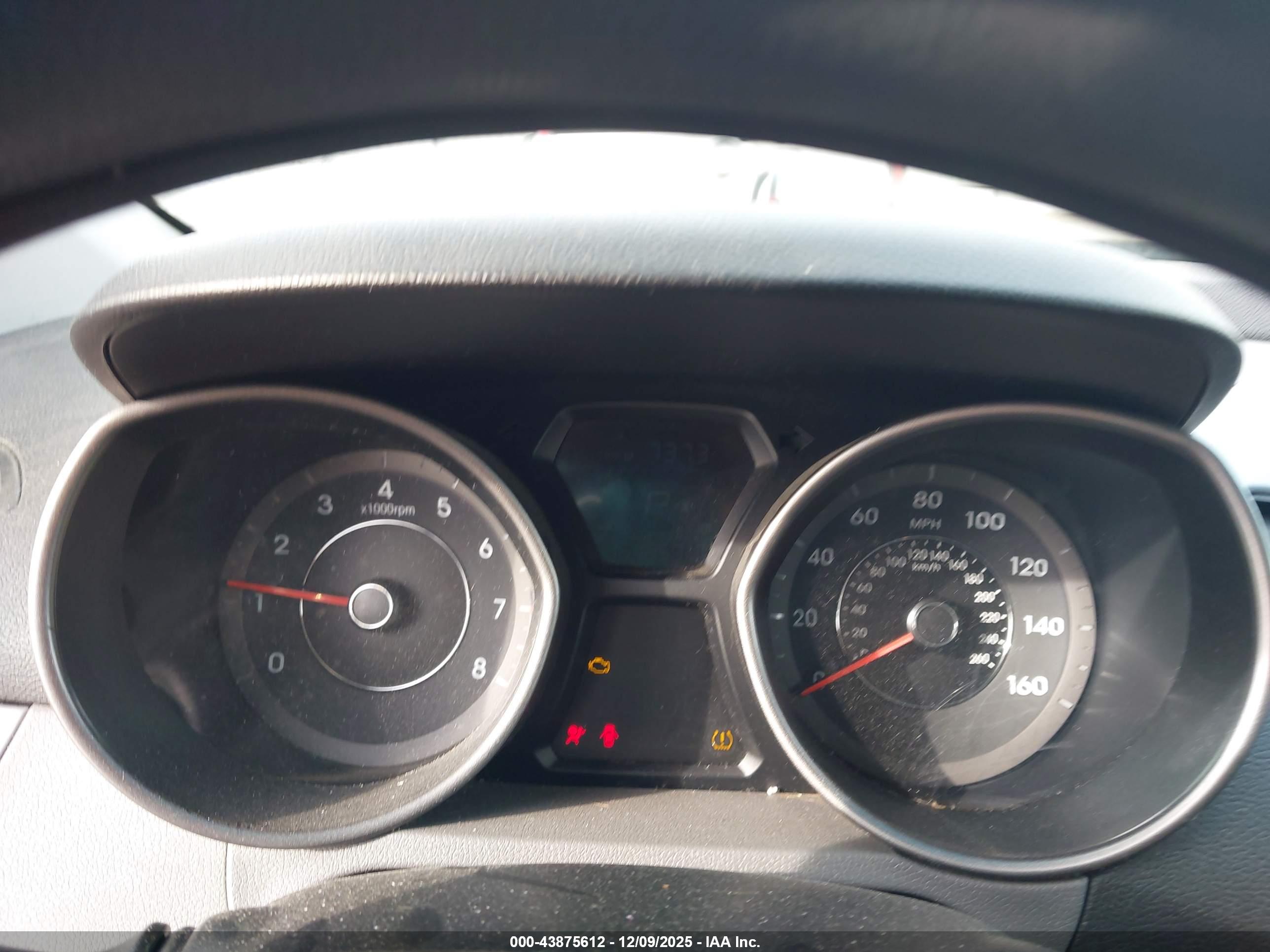 HYUNDAI ELANTRA image 7