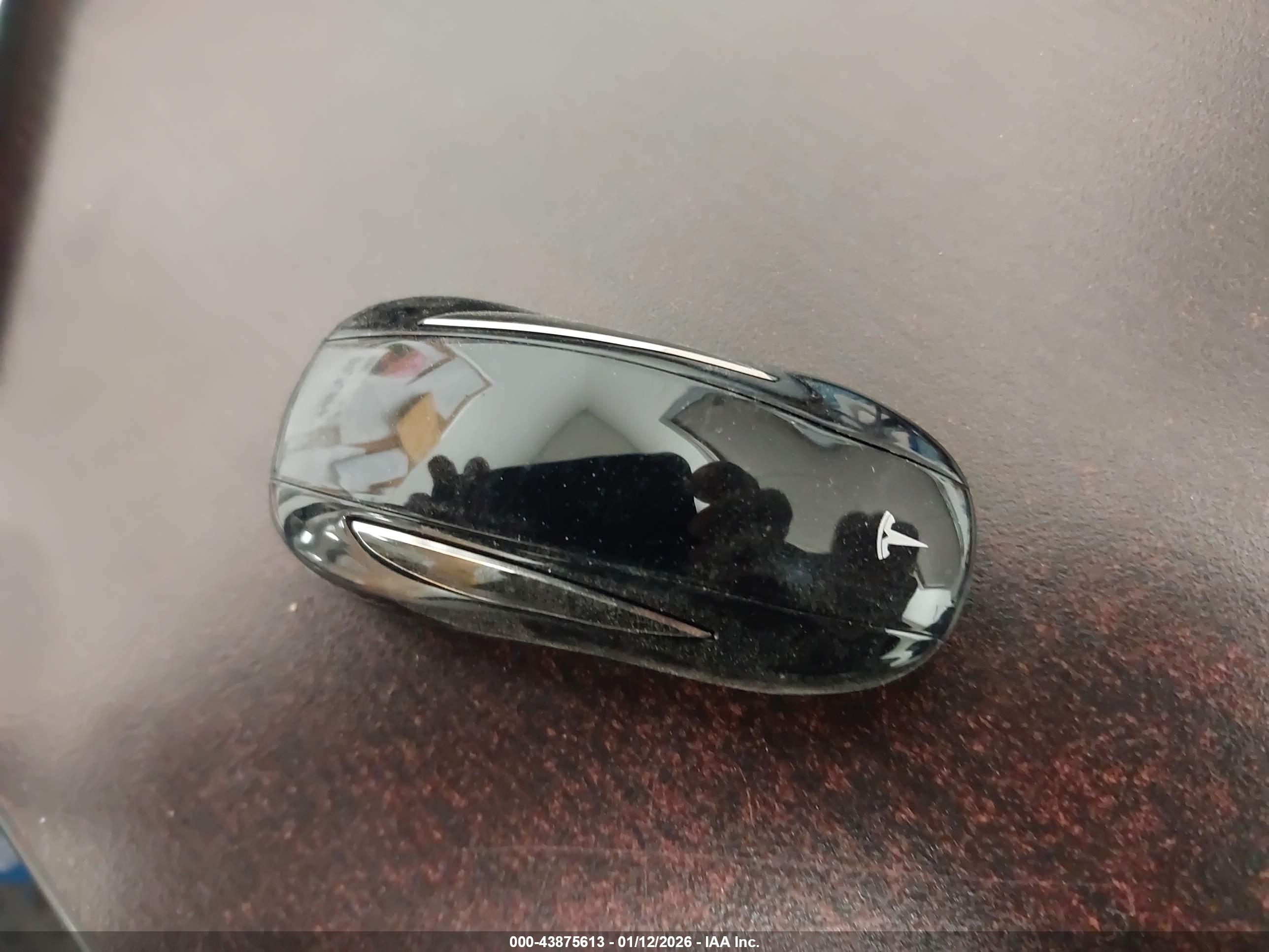 TESLA MODEL image 11