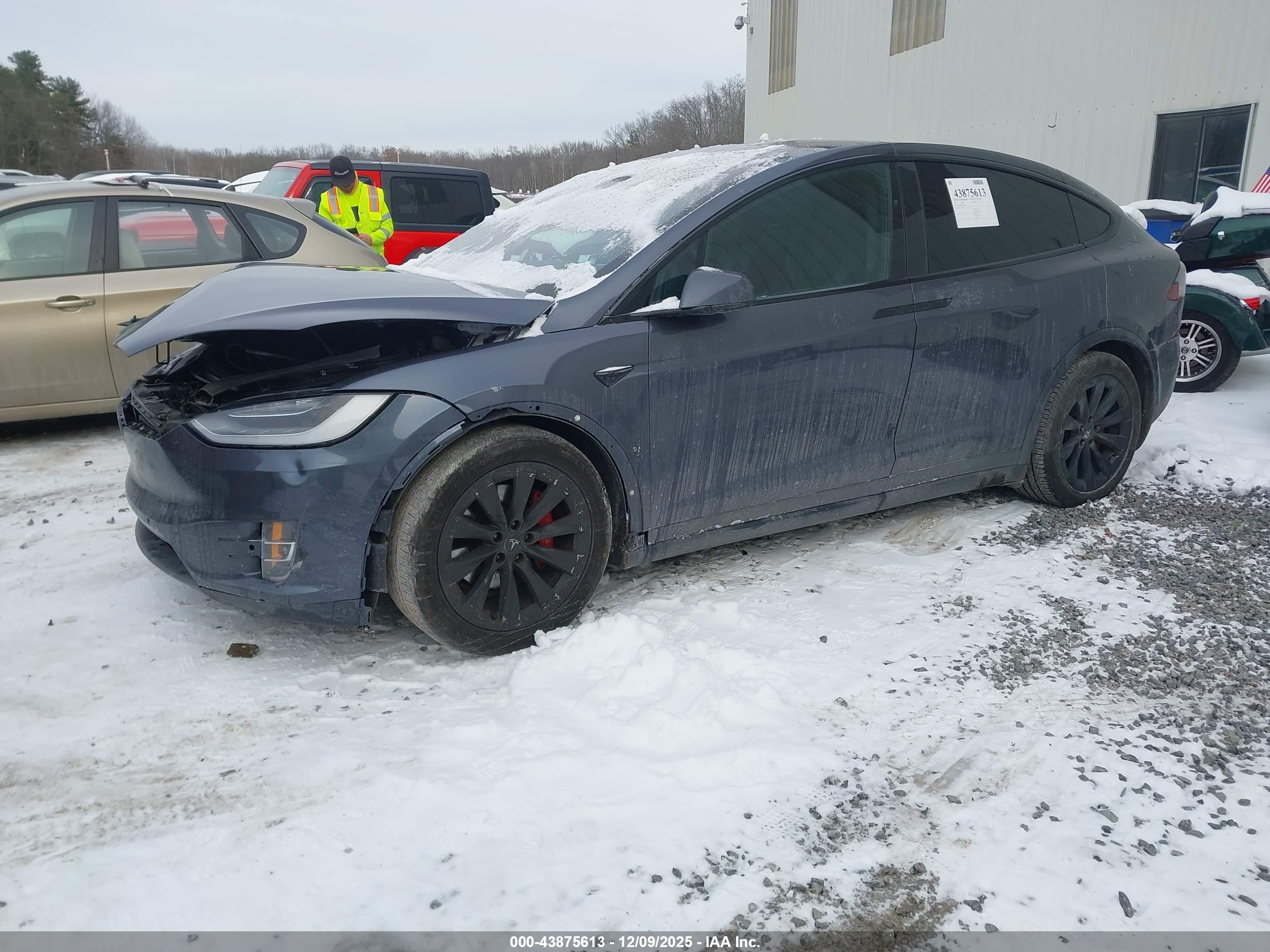 TESLA MODEL image 2