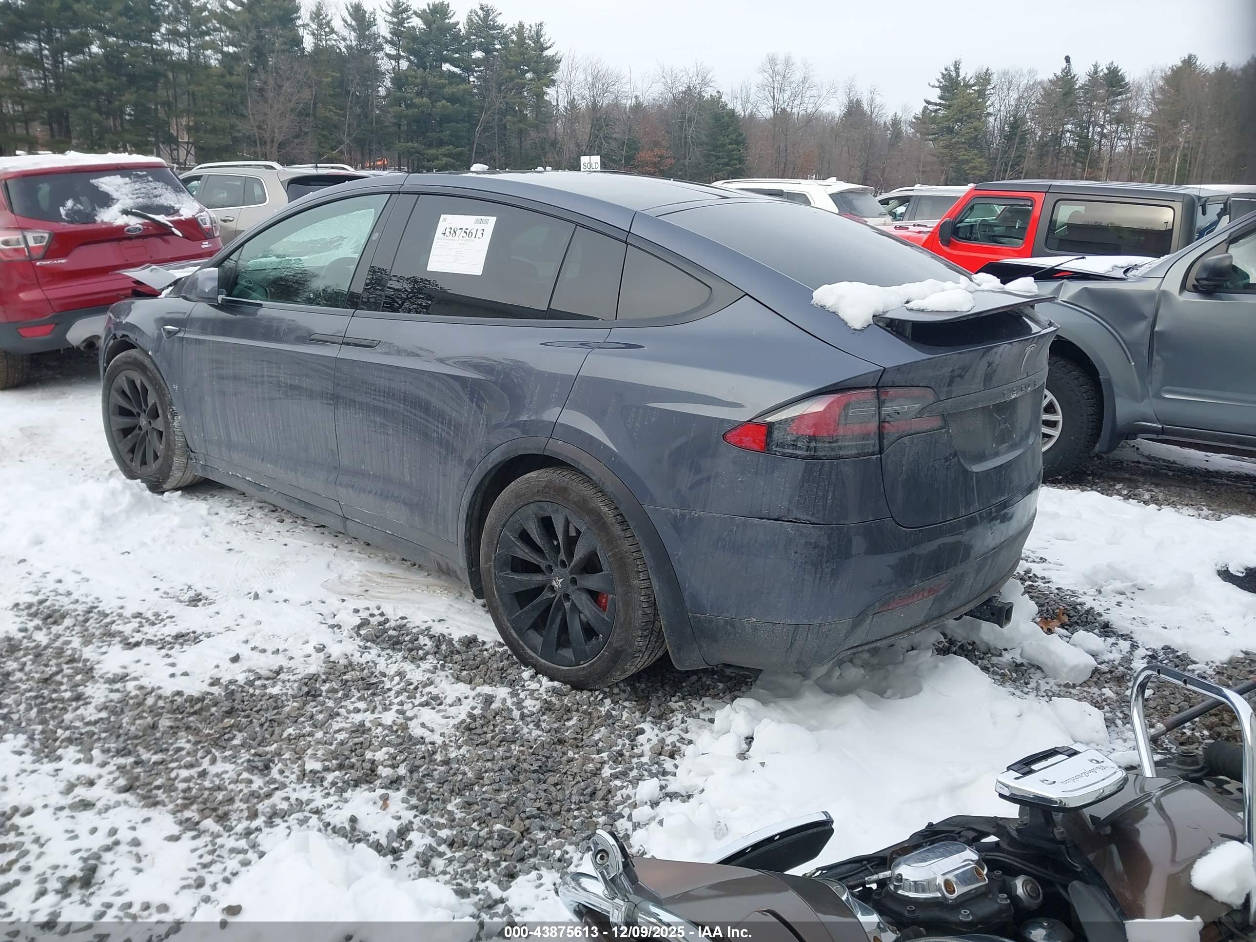 TESLA MODEL image 3