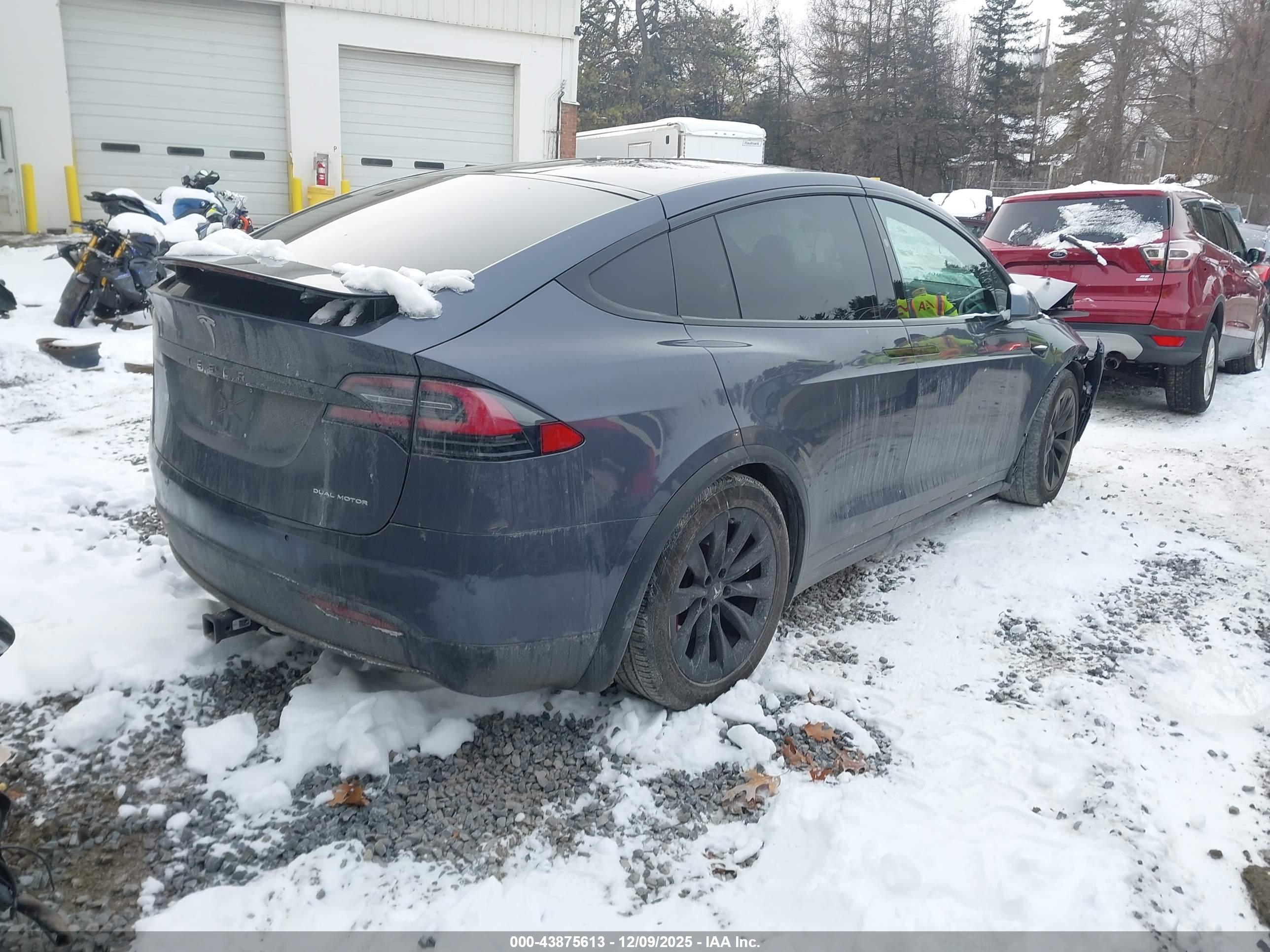 TESLA MODEL image 4