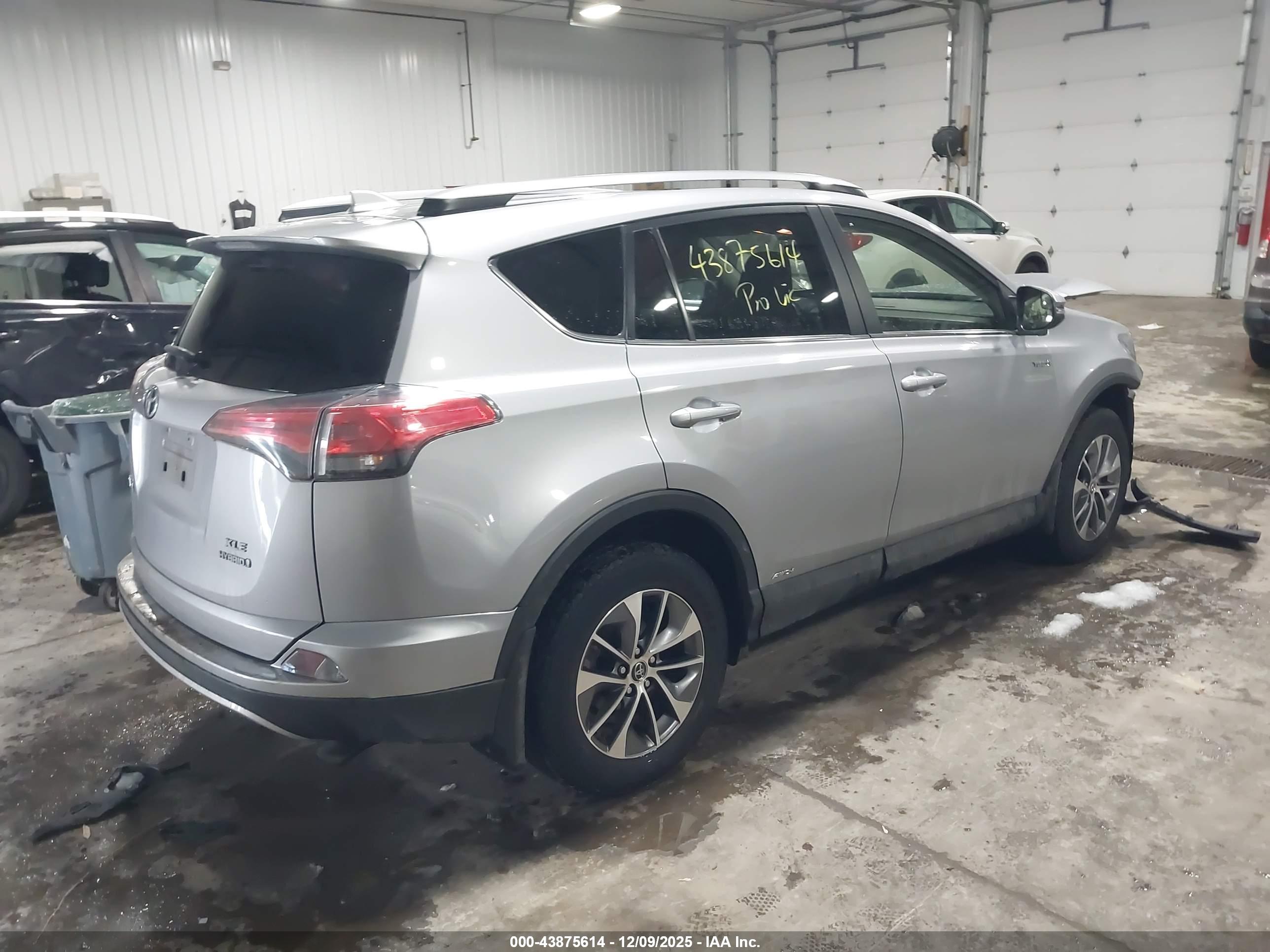 TOYOTA RAV4 image 4