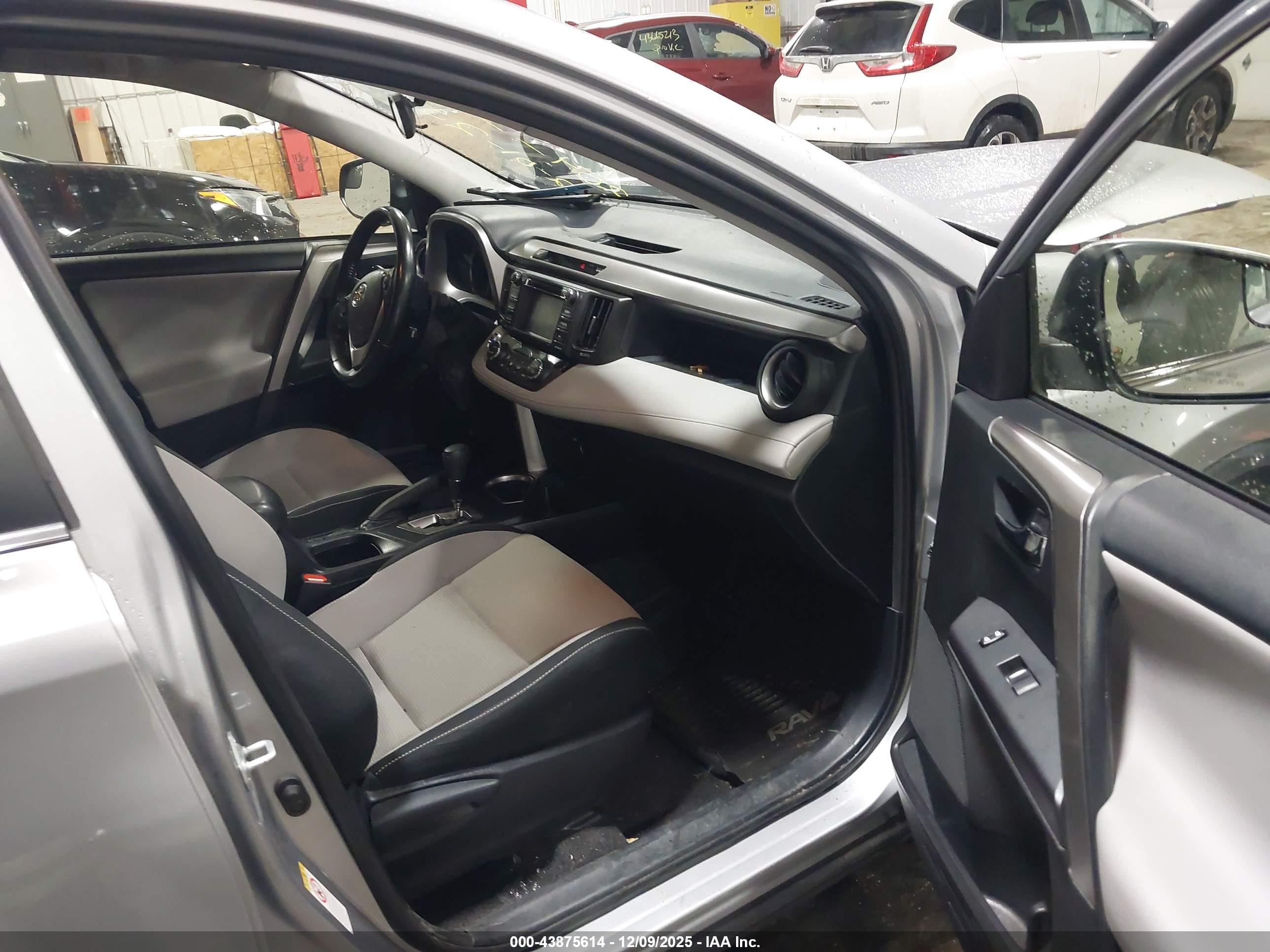 TOYOTA RAV4 image 5