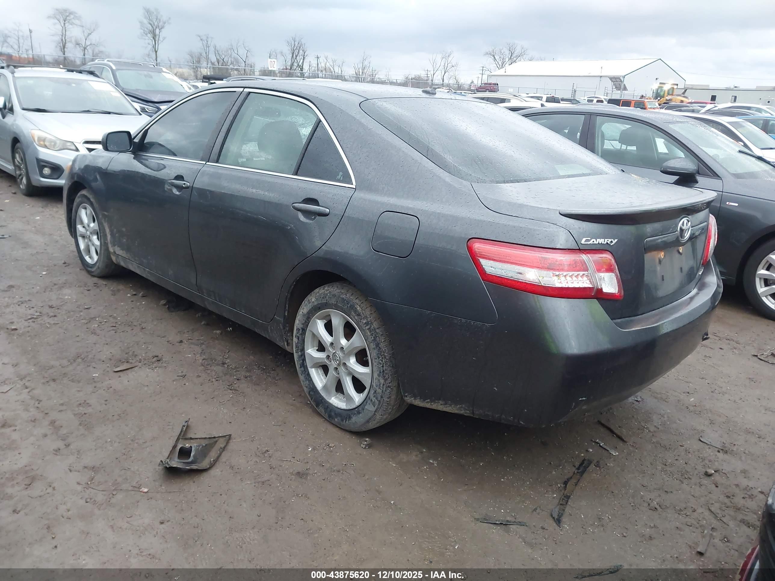 TOYOTA CAMRY image 3