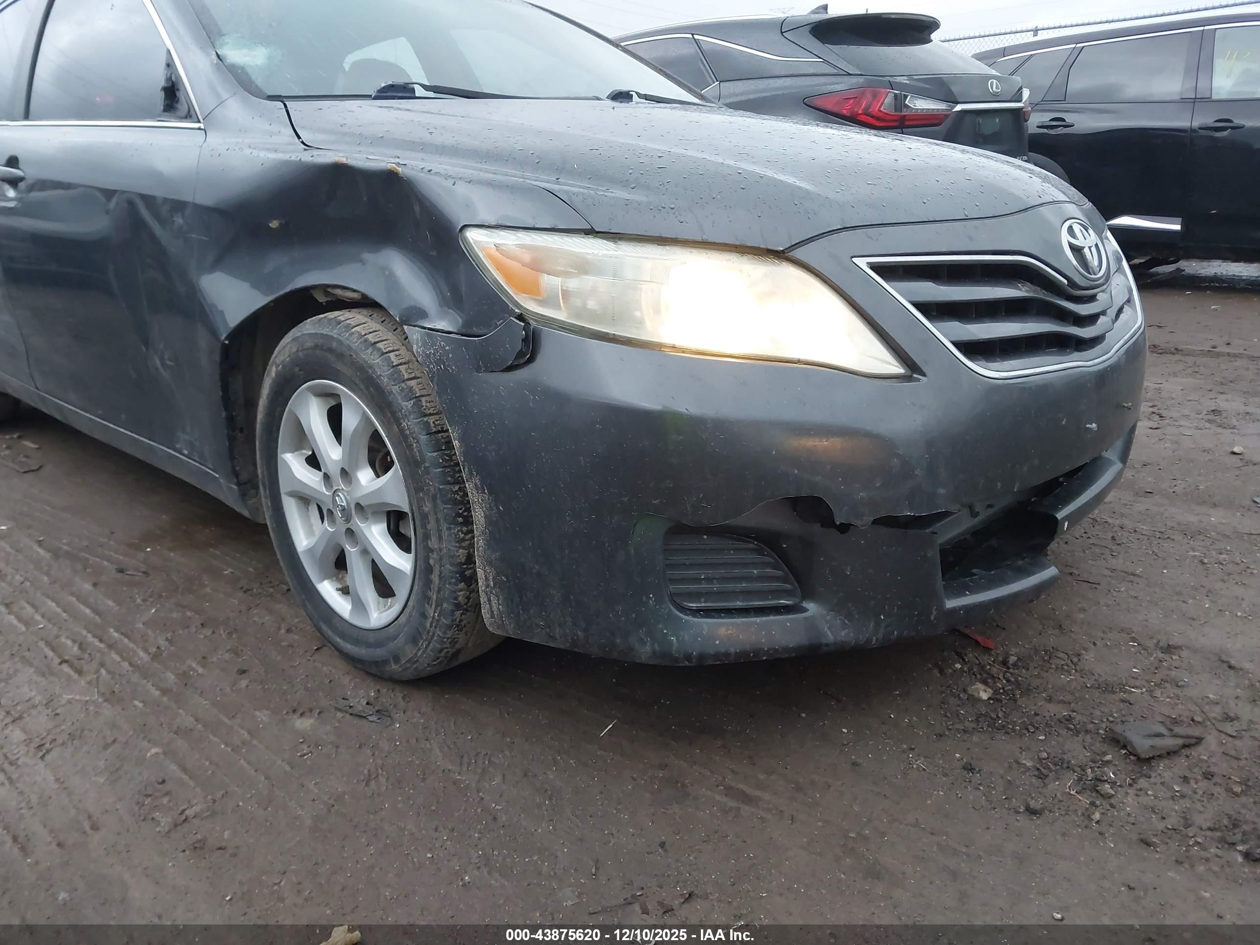 TOYOTA CAMRY image 6