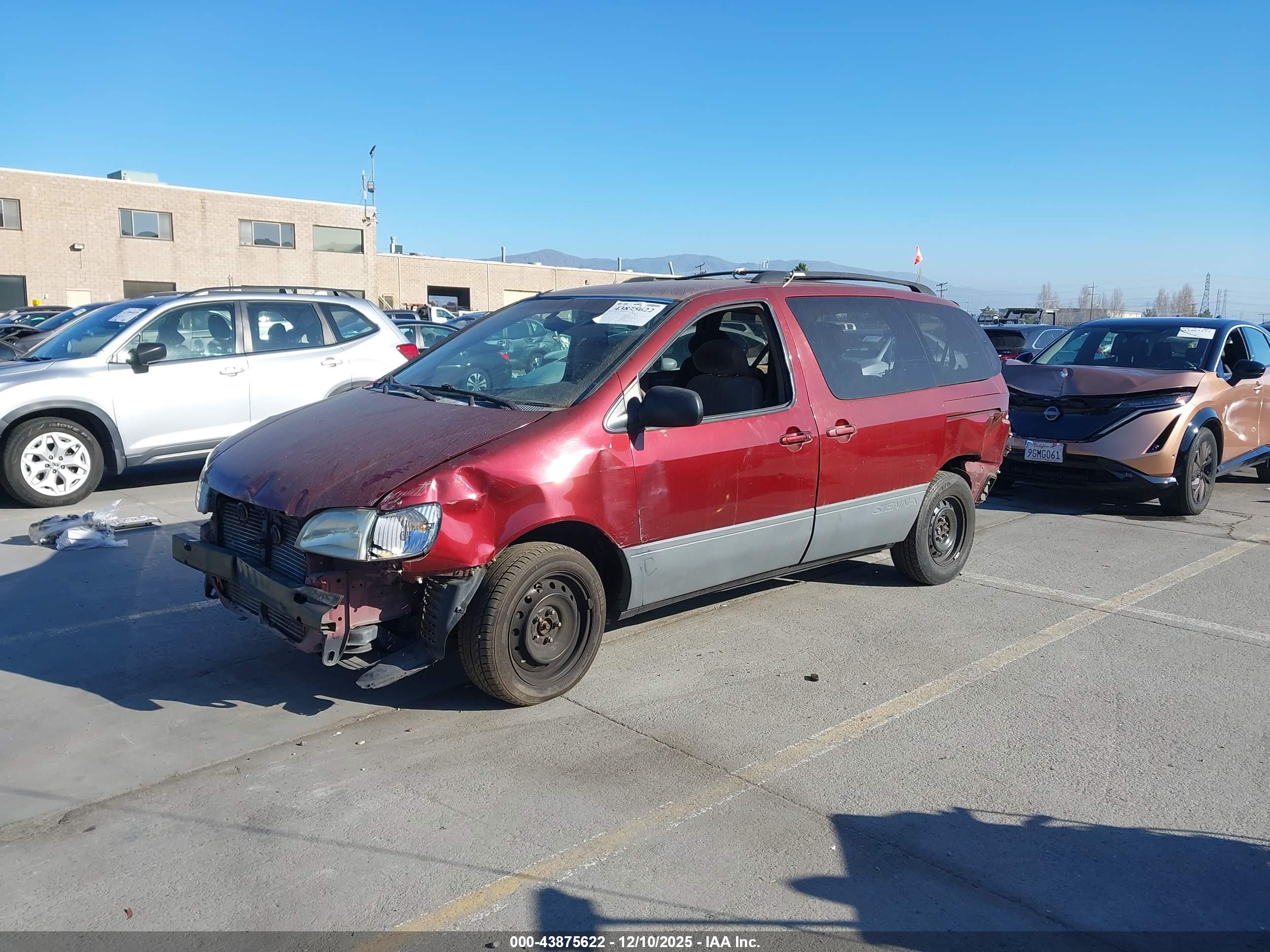 TOYOTA SIENNA image 2