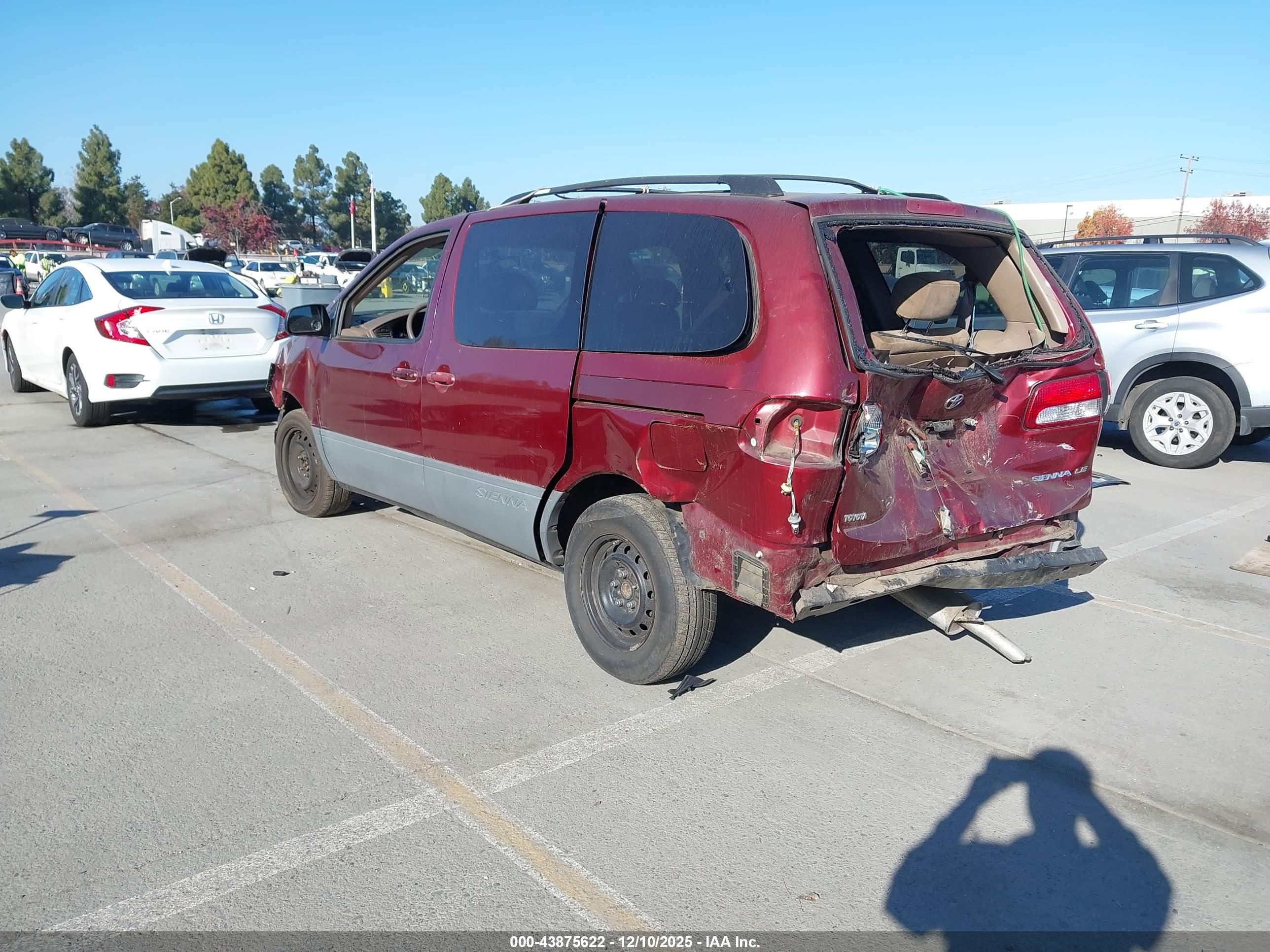 TOYOTA SIENNA image 3