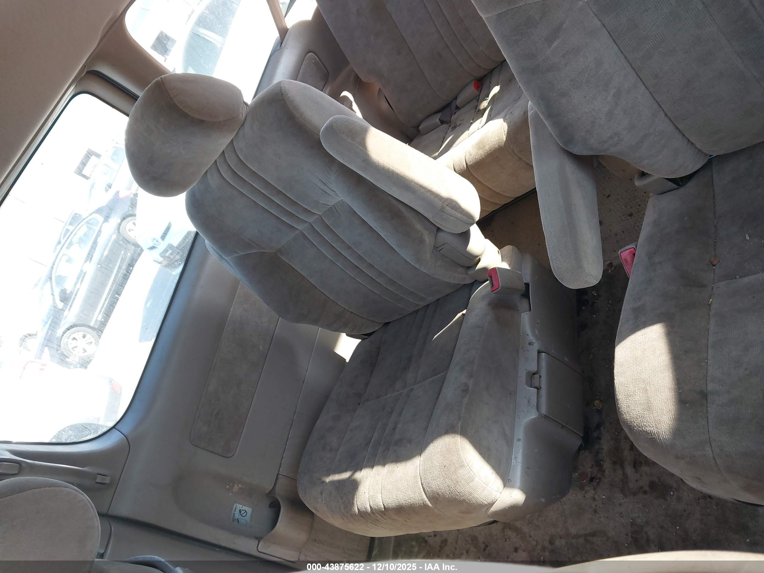 TOYOTA SIENNA image 8