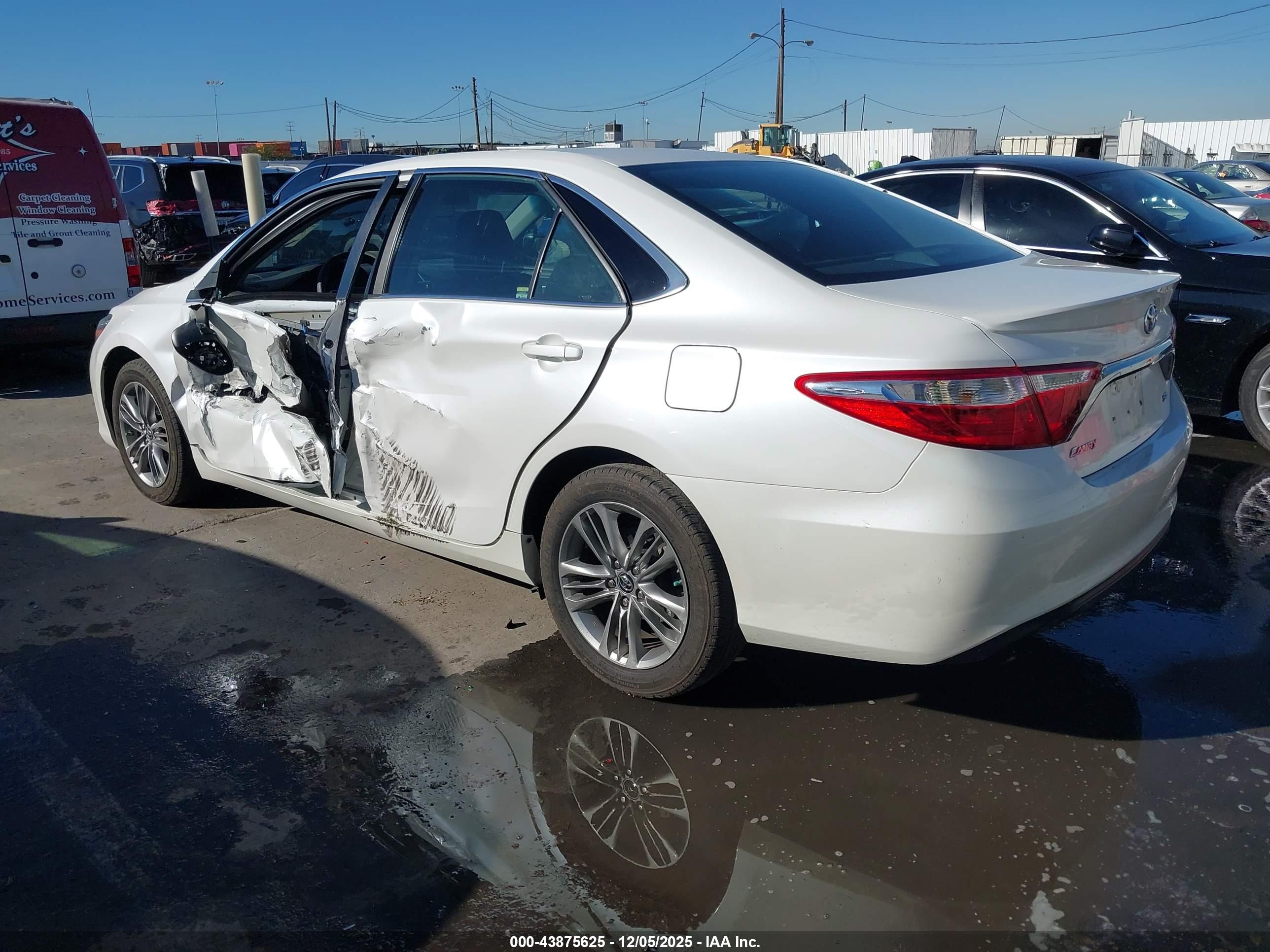 TOYOTA CAMRY image 3