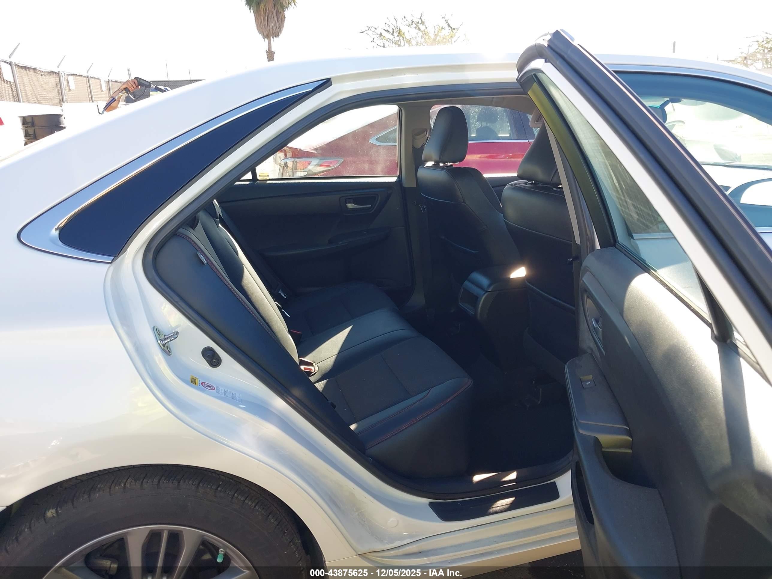 TOYOTA CAMRY image 8