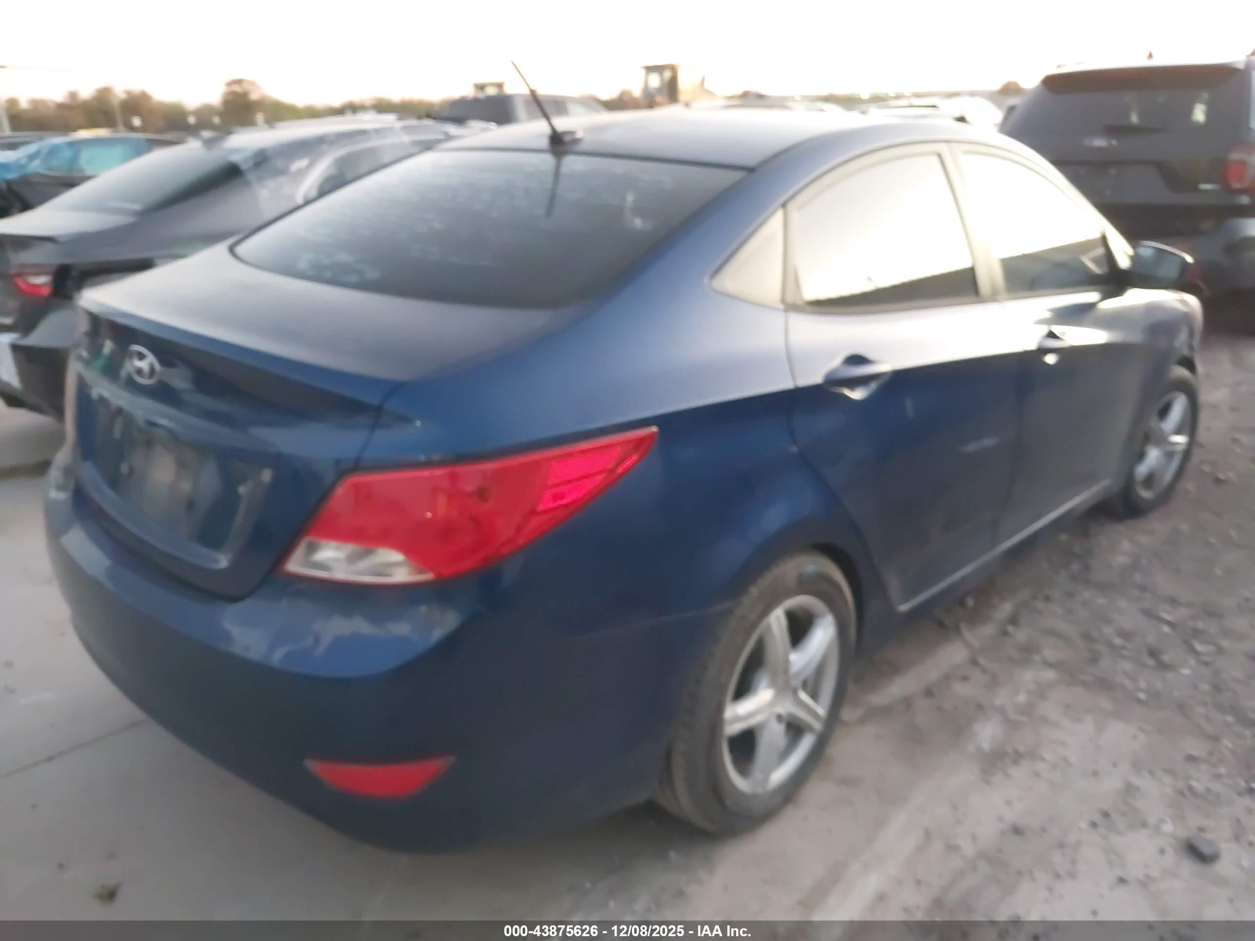 HYUNDAI ACCENT image 4