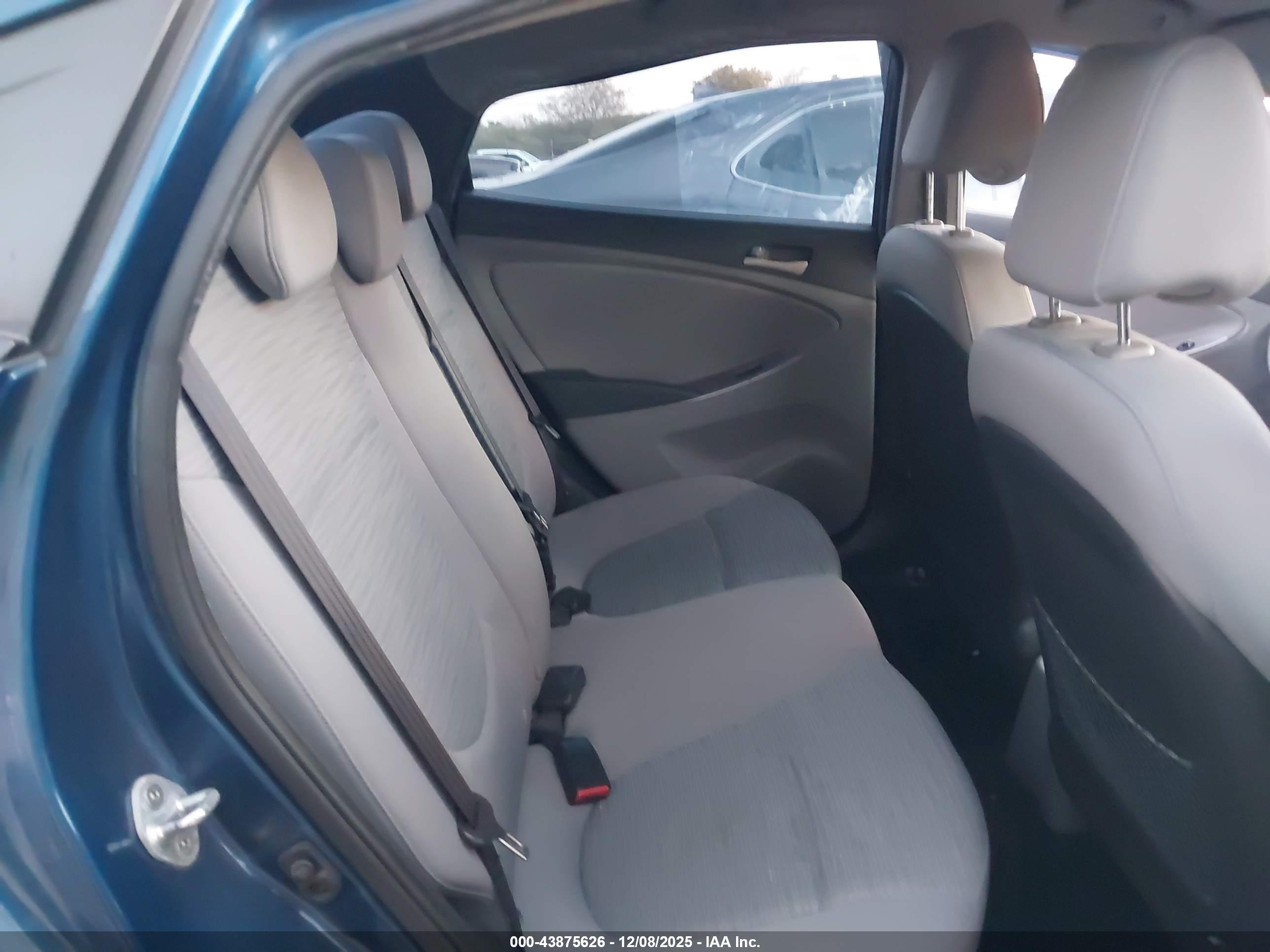 HYUNDAI ACCENT image 8