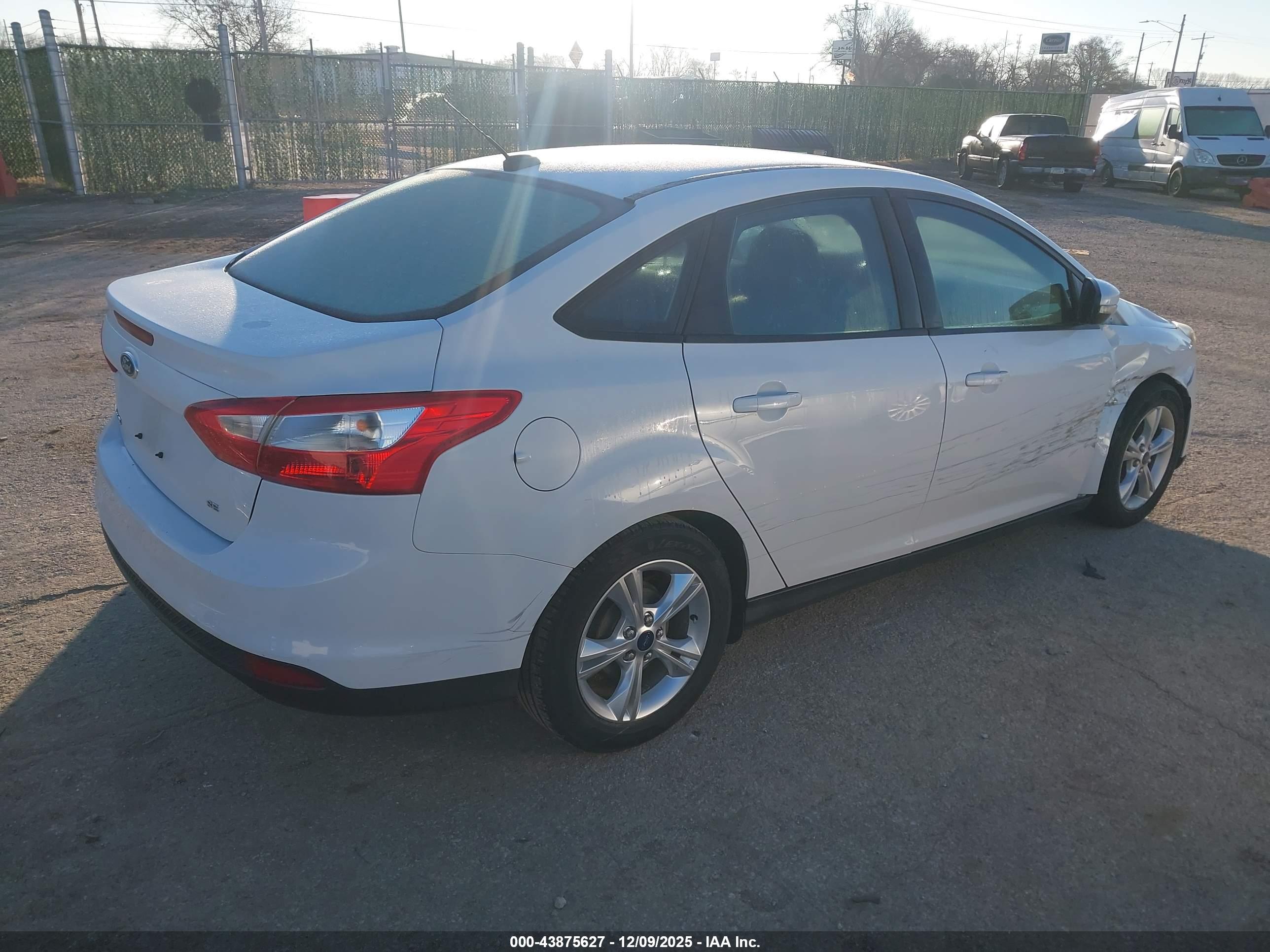FORD FOCUS image 4