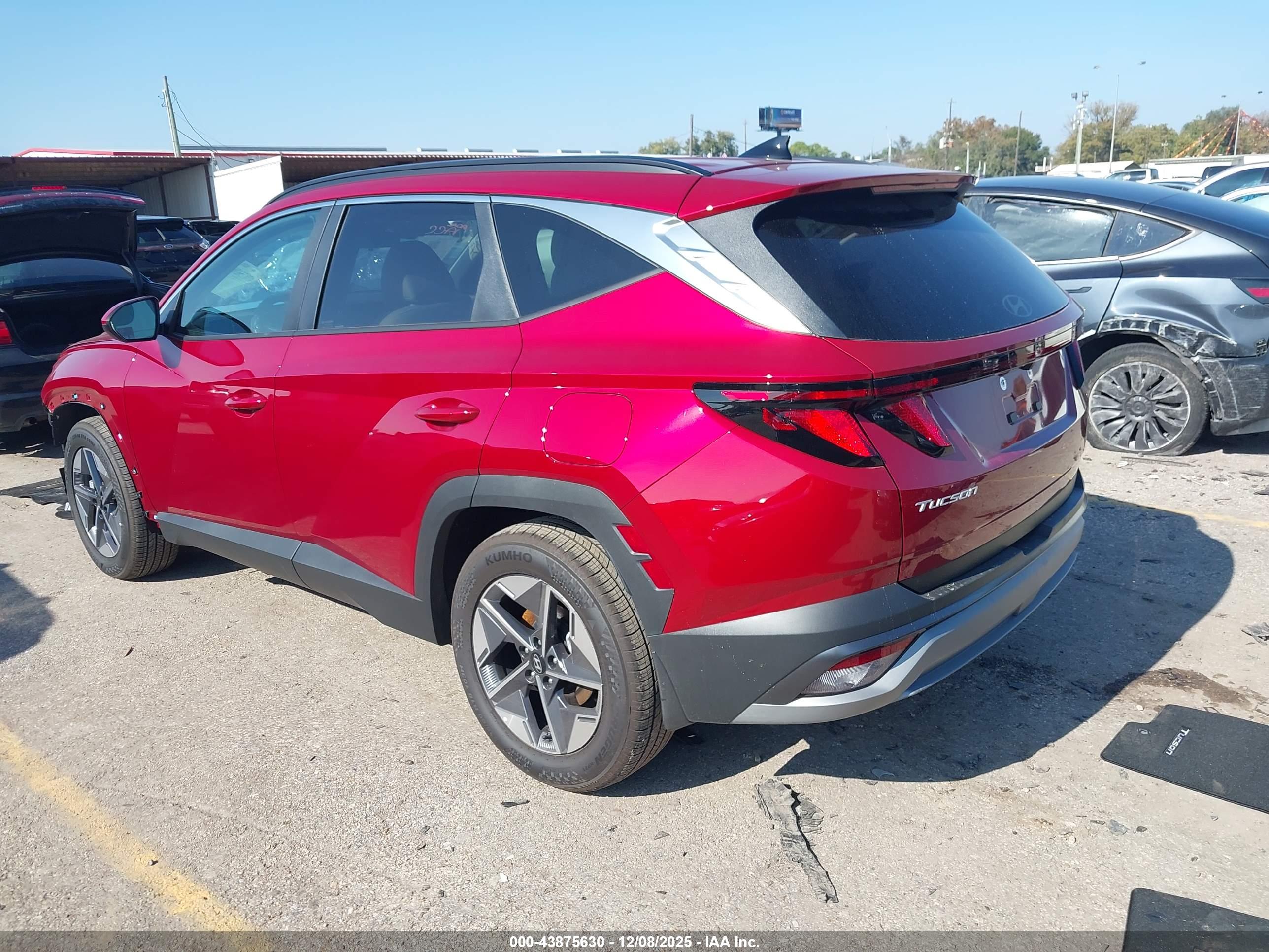 HYUNDAI TUCSON image 3