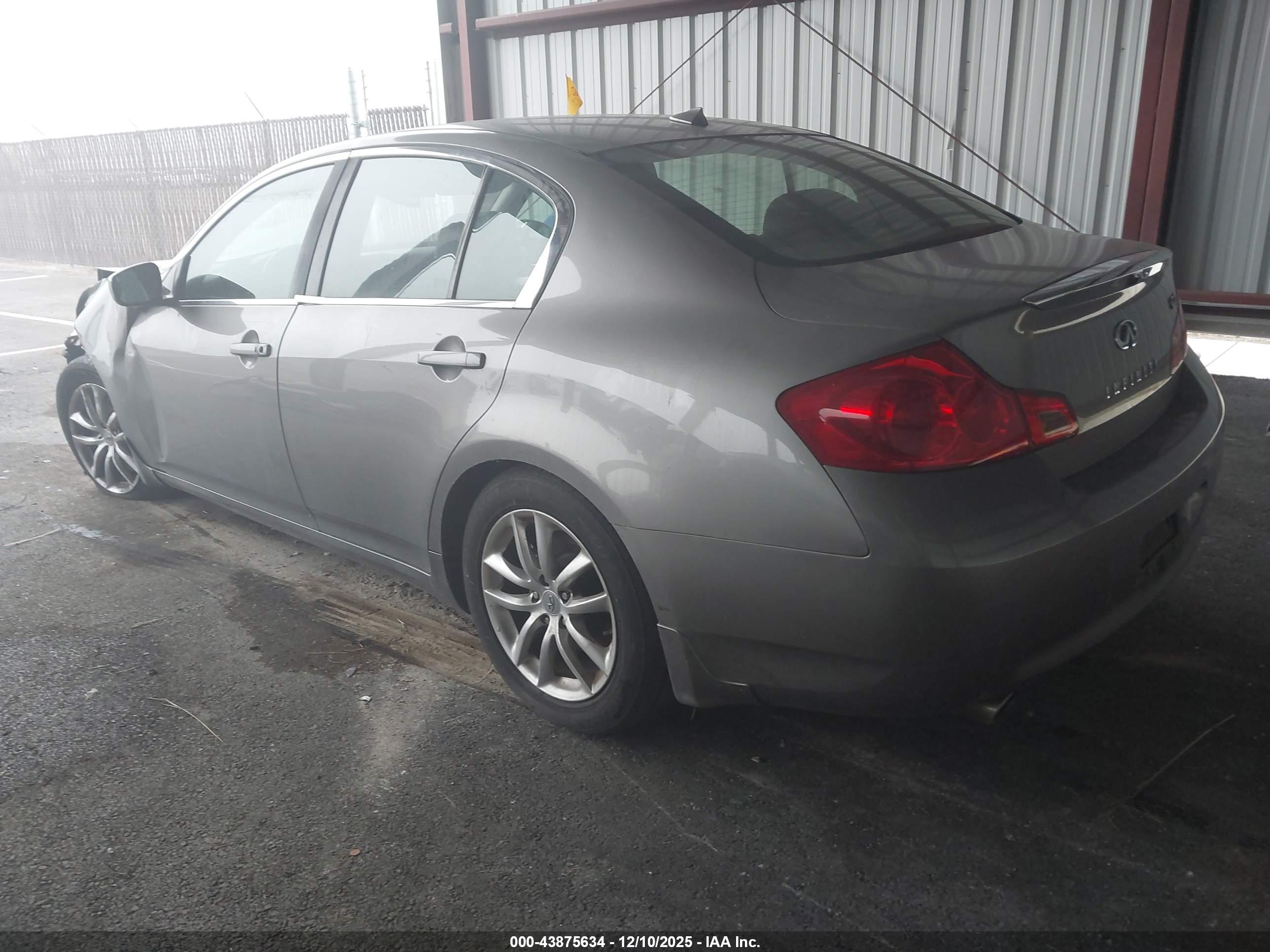 INFINITI G37 image 3