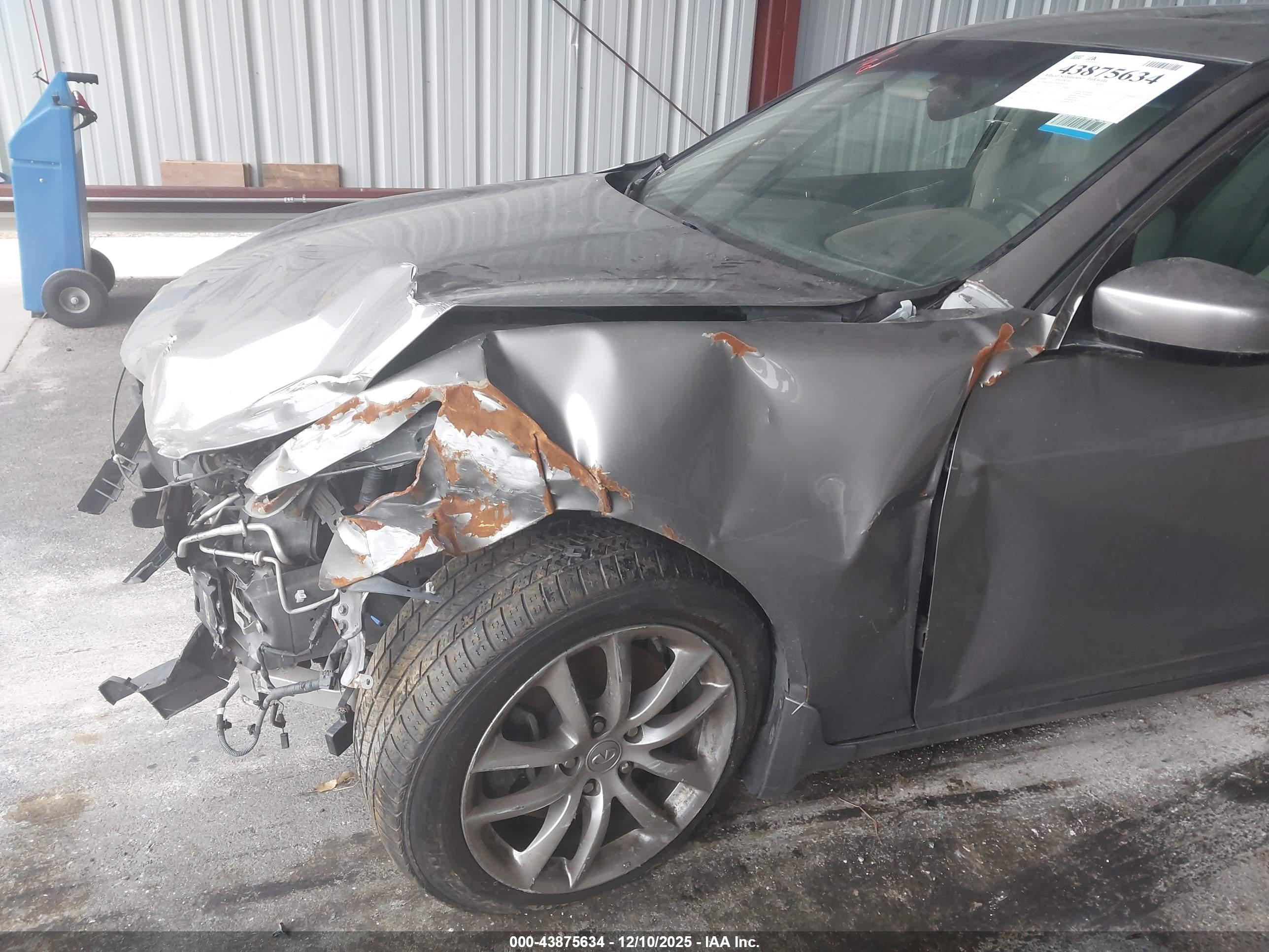 INFINITI G37 image 6