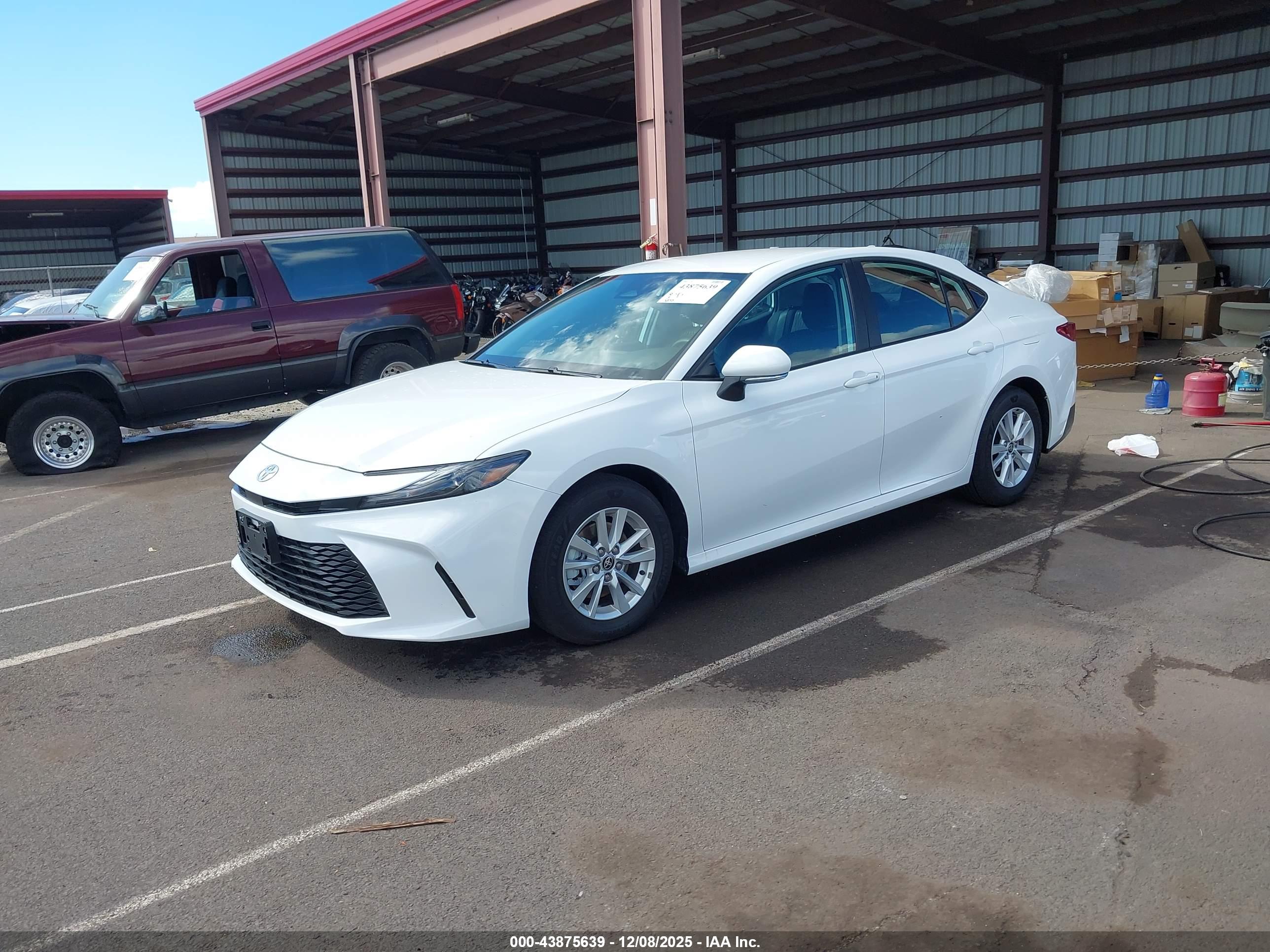 TOYOTA CAMRY image 2