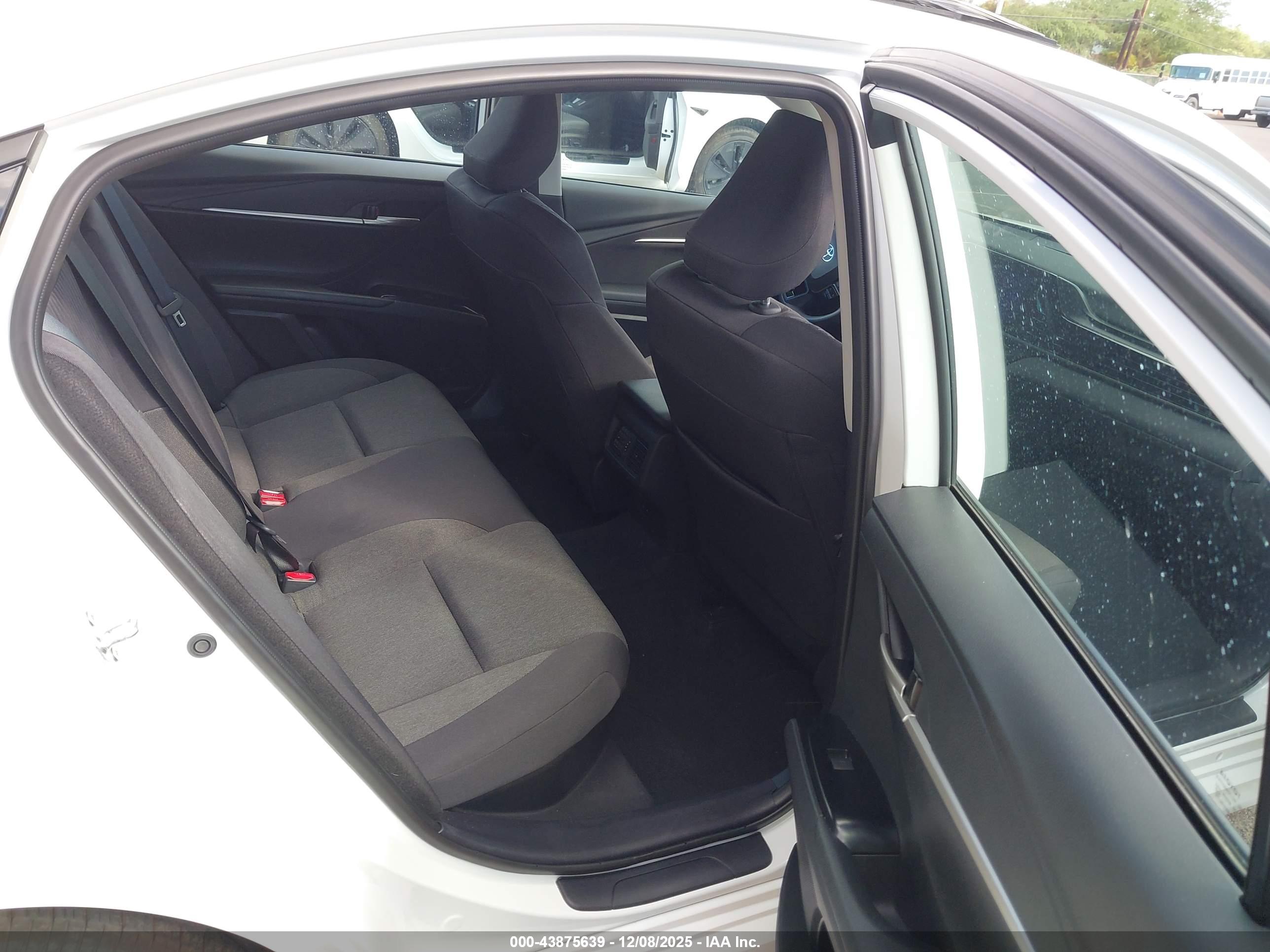 TOYOTA CAMRY image 8