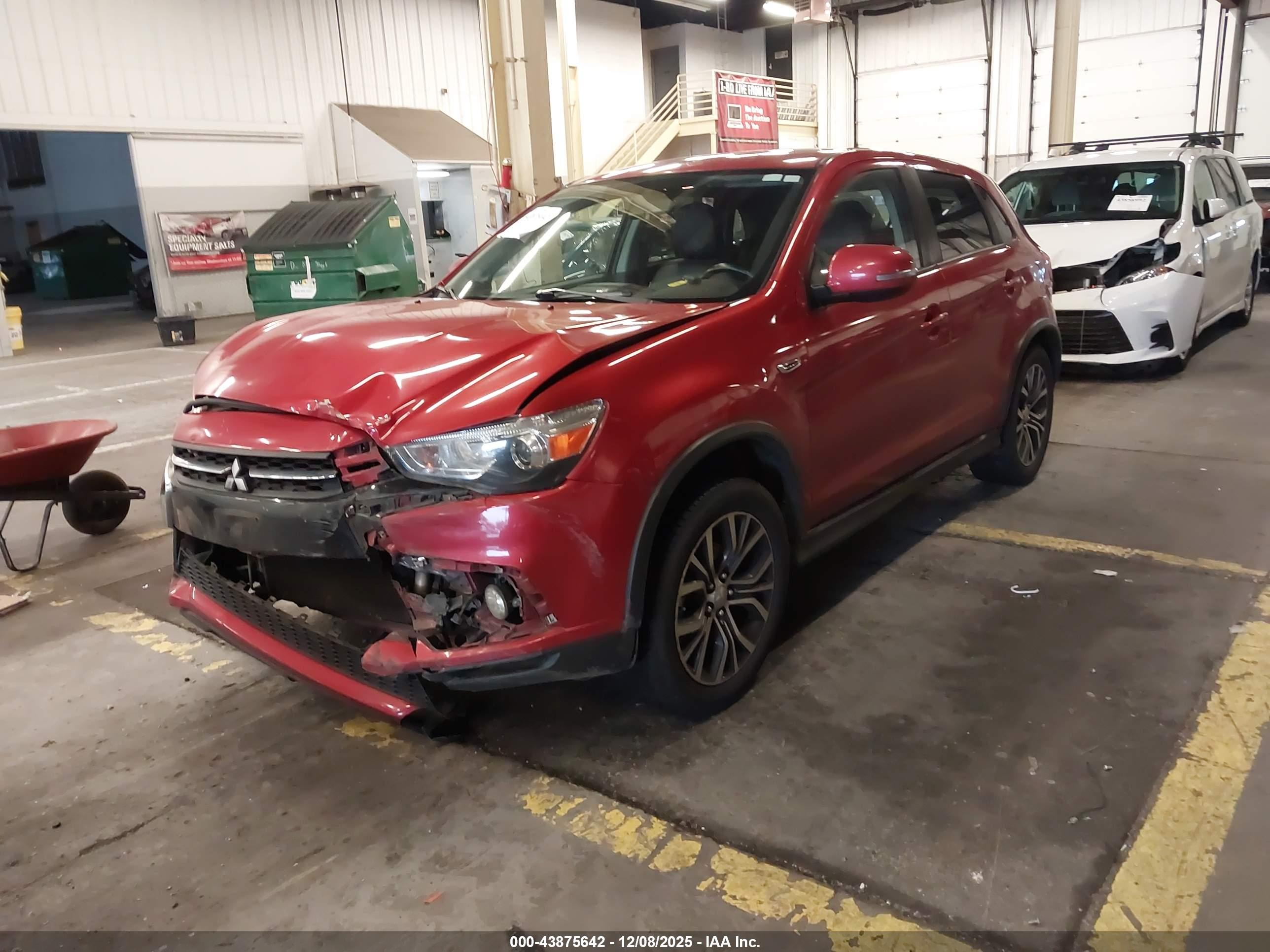 MITSUBISHI OUTLANDER image 2
