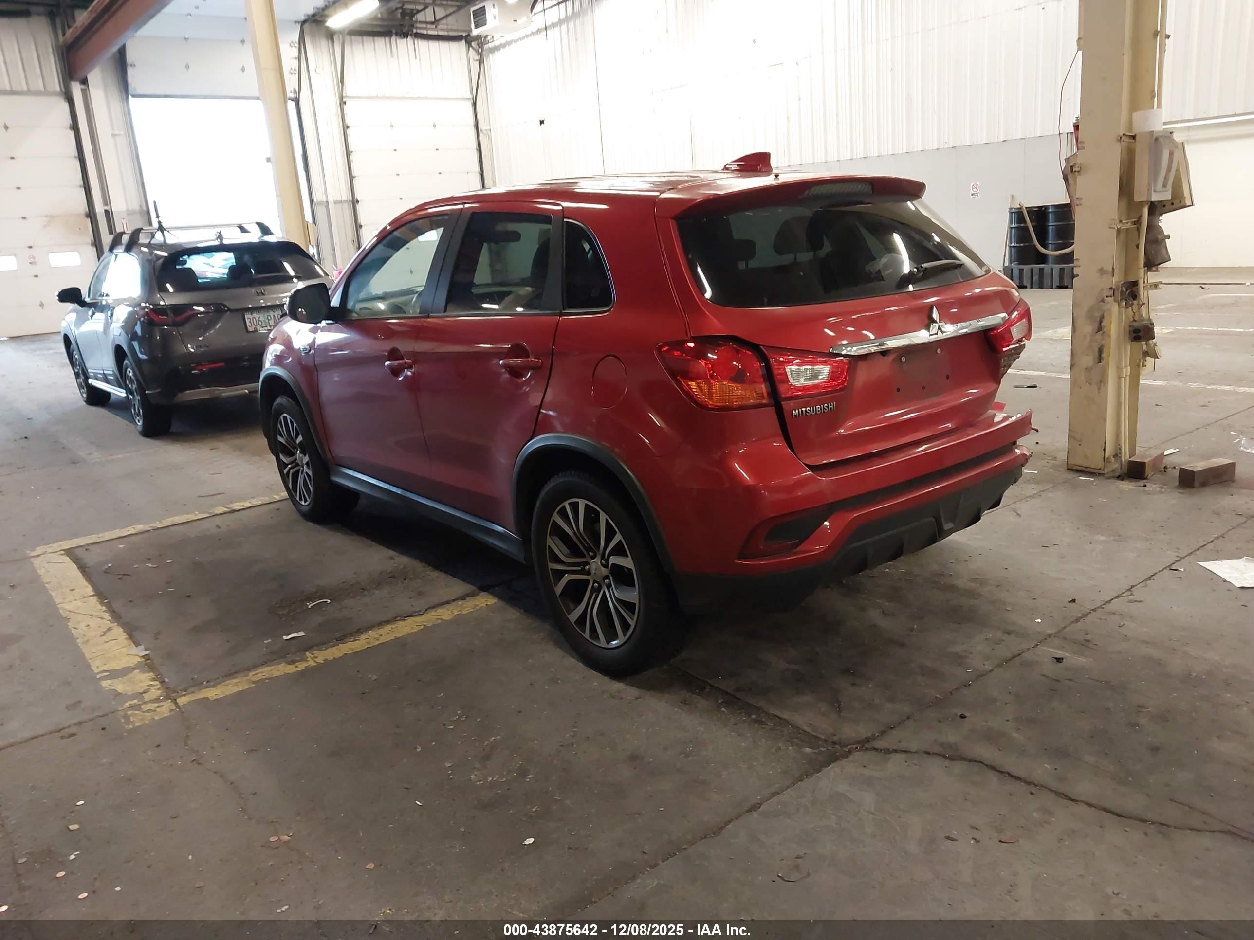 MITSUBISHI OUTLANDER image 3