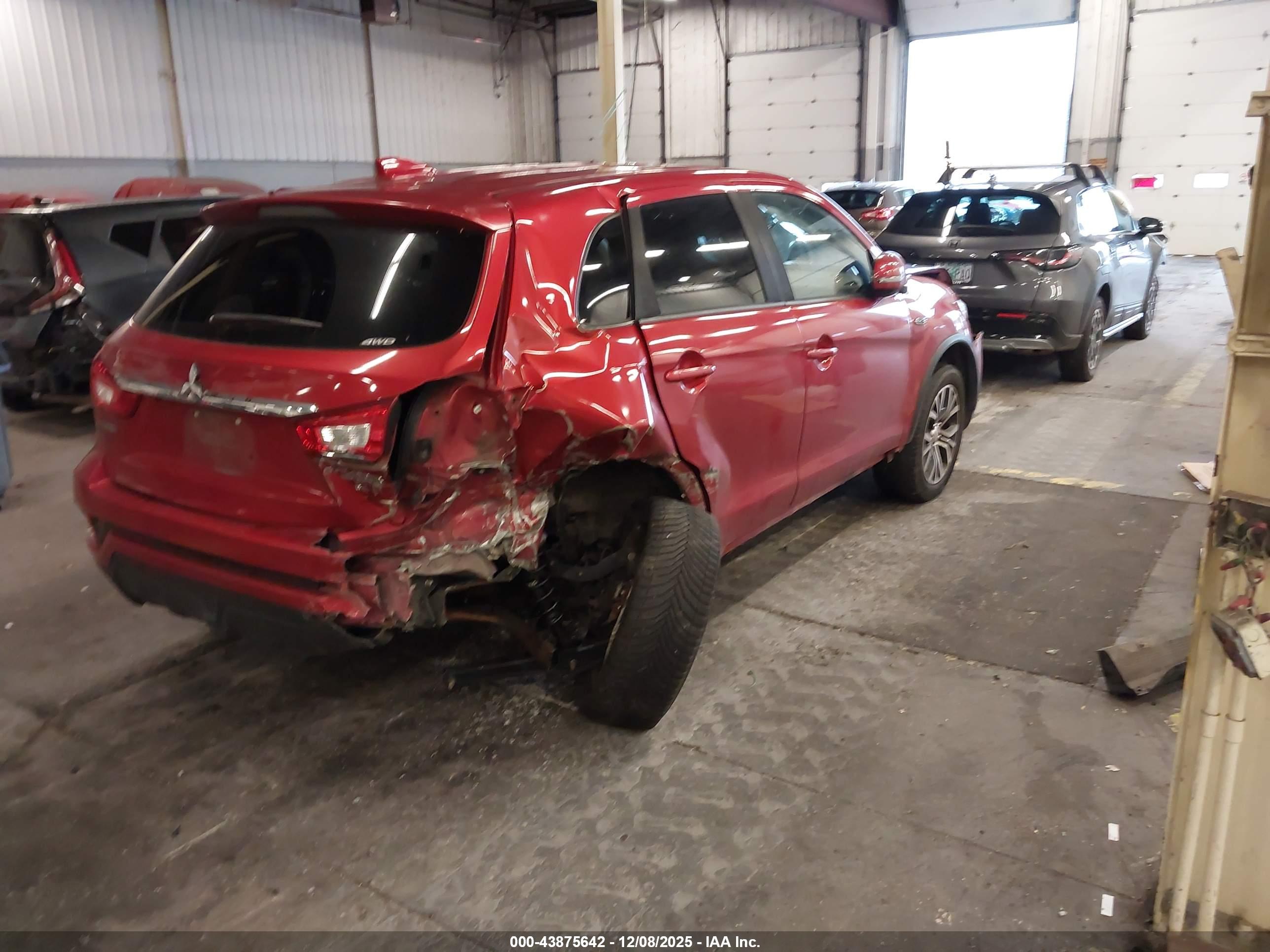 MITSUBISHI OUTLANDER image 4
