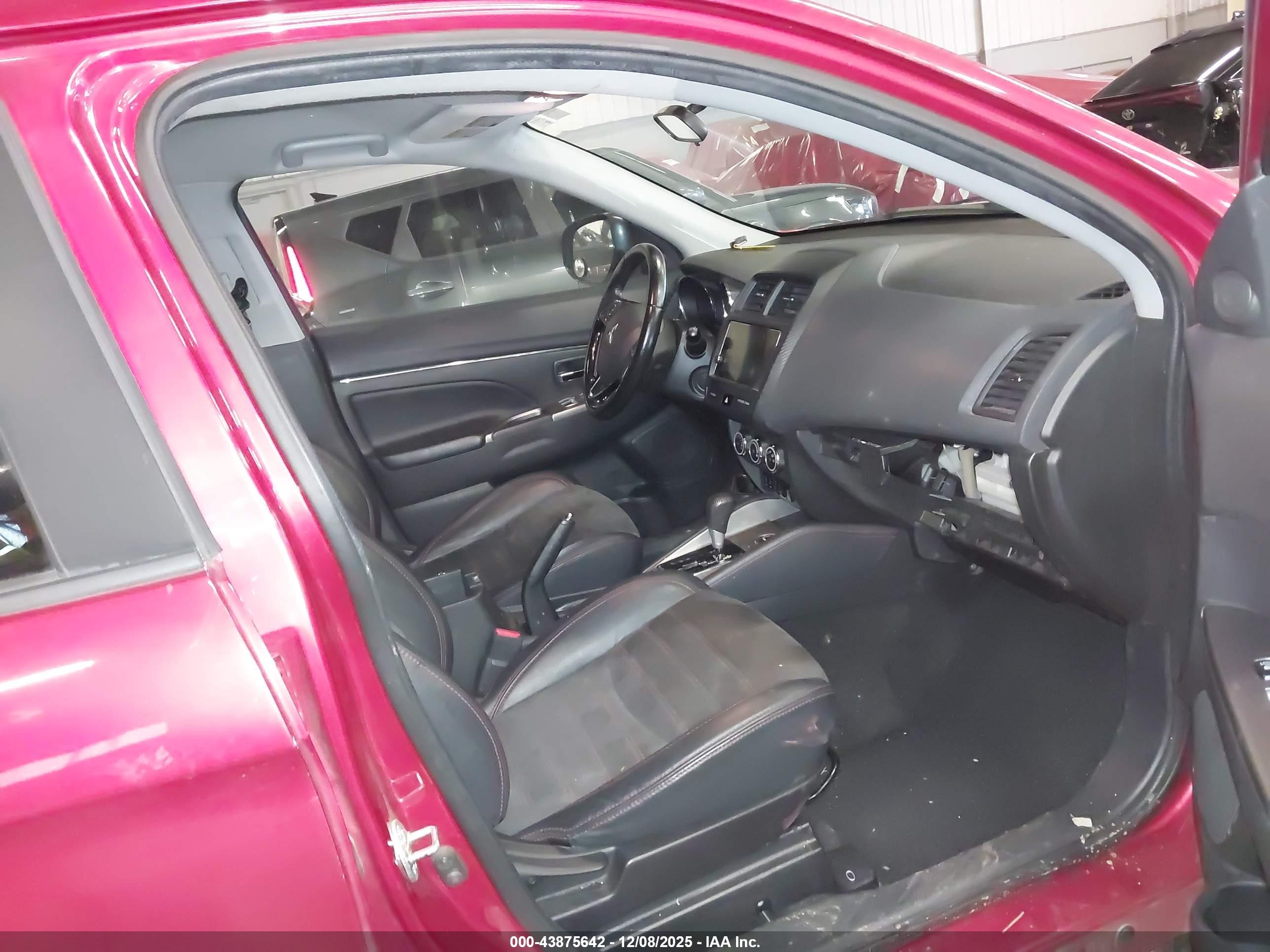MITSUBISHI OUTLANDER image 5