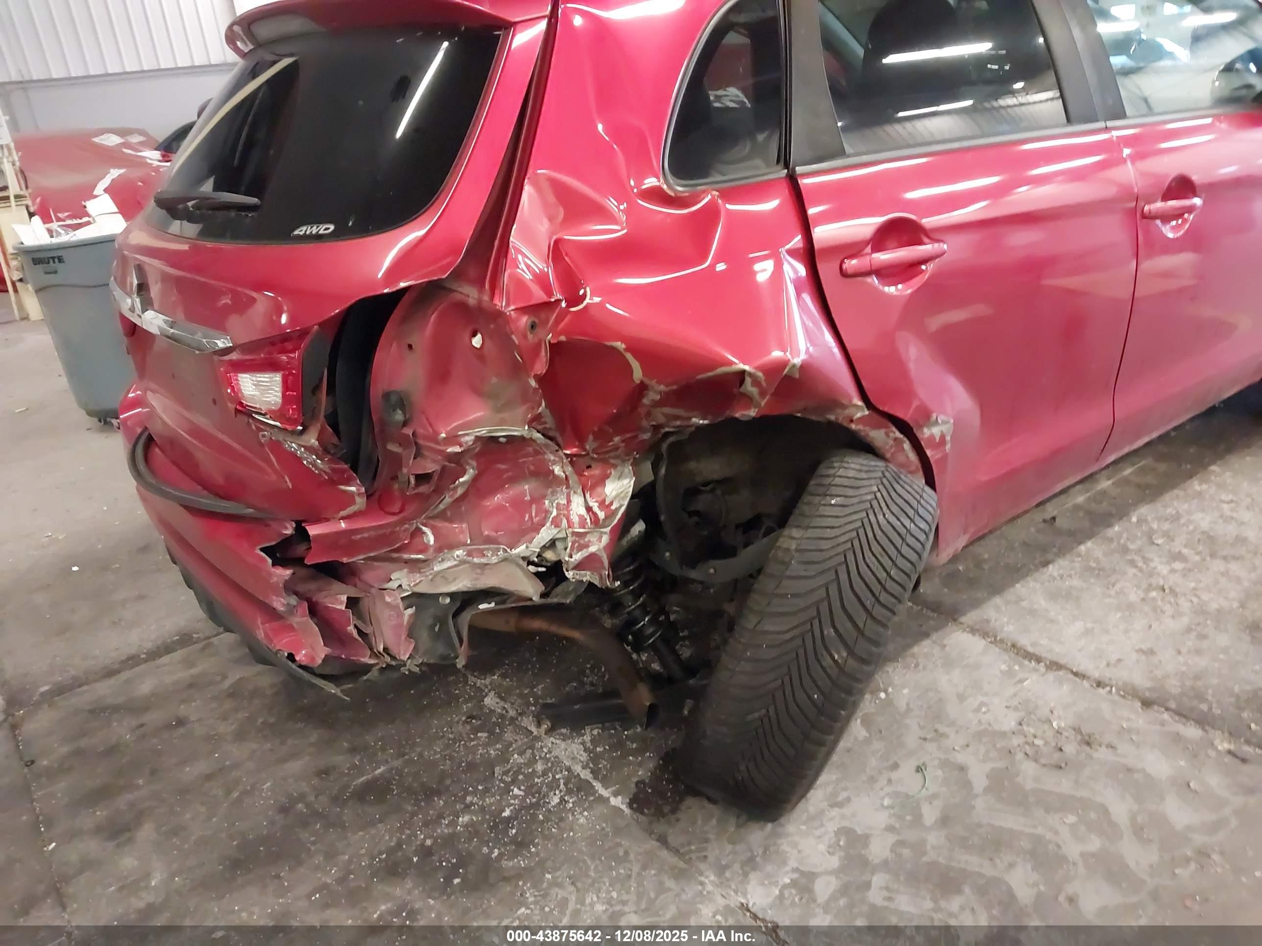 MITSUBISHI OUTLANDER image 6