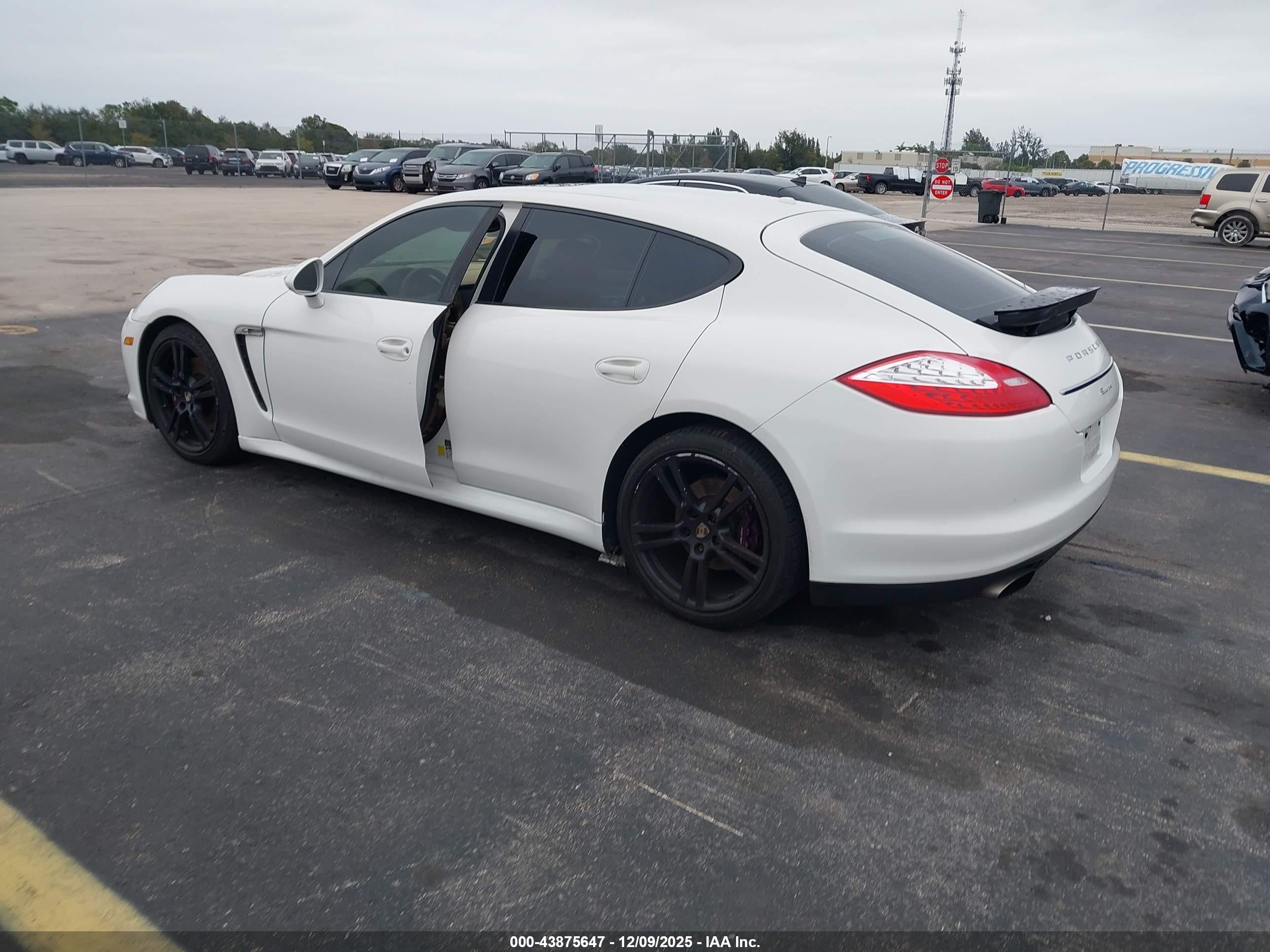 PORSCHE PANAMERA image 3