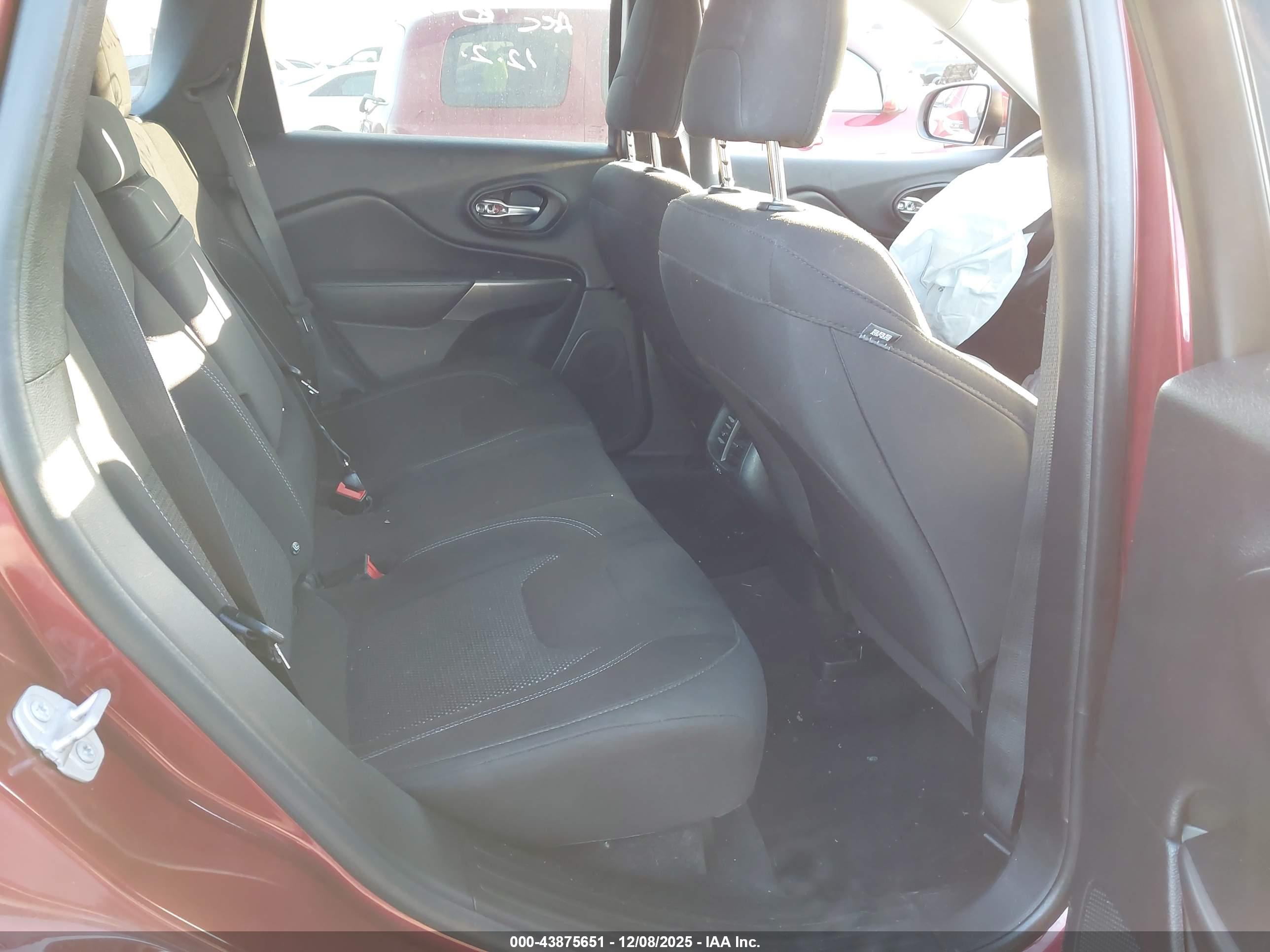 JEEP CHEROKEE image 8
