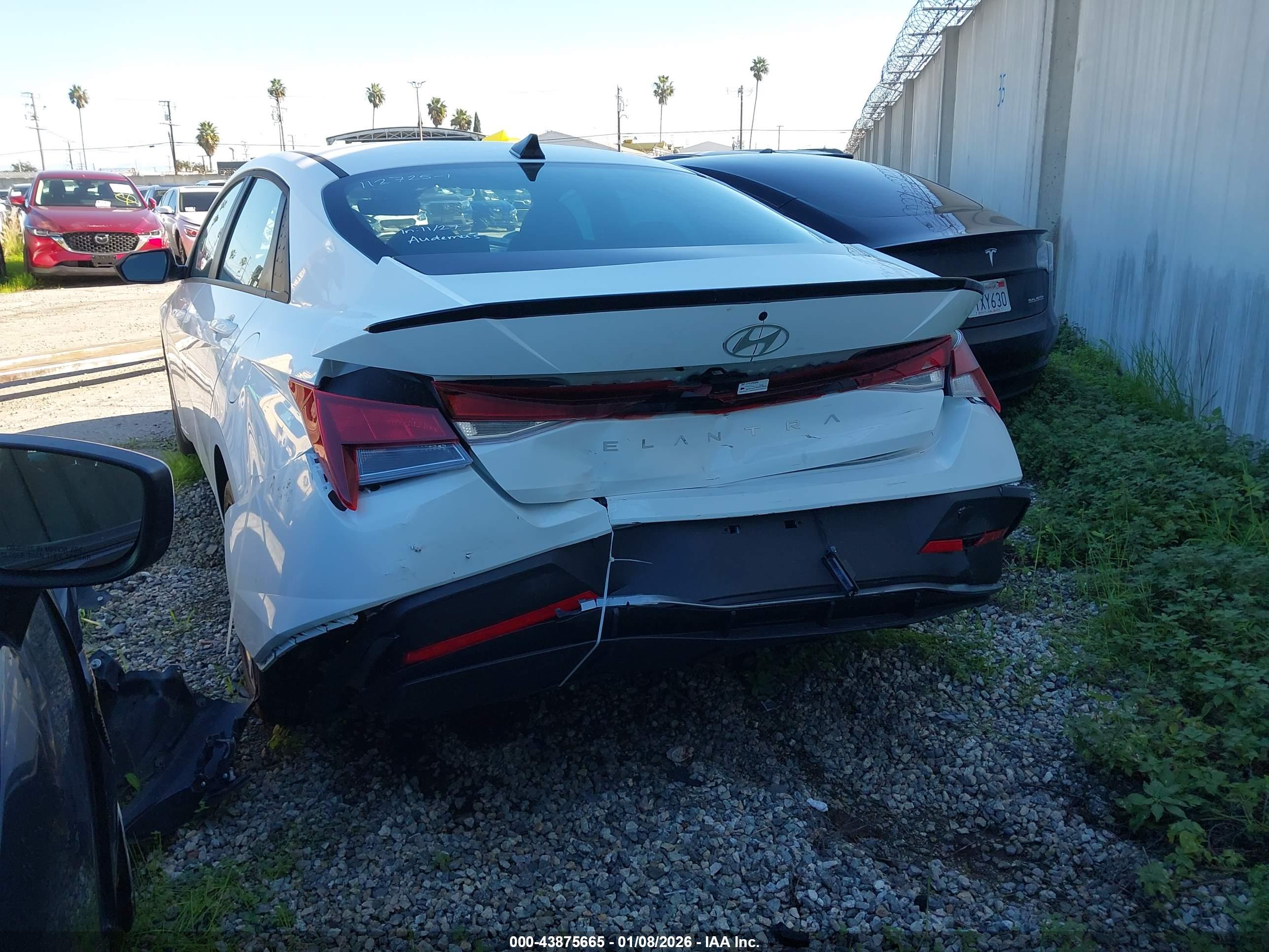 HYUNDAI ELANTRA image 3