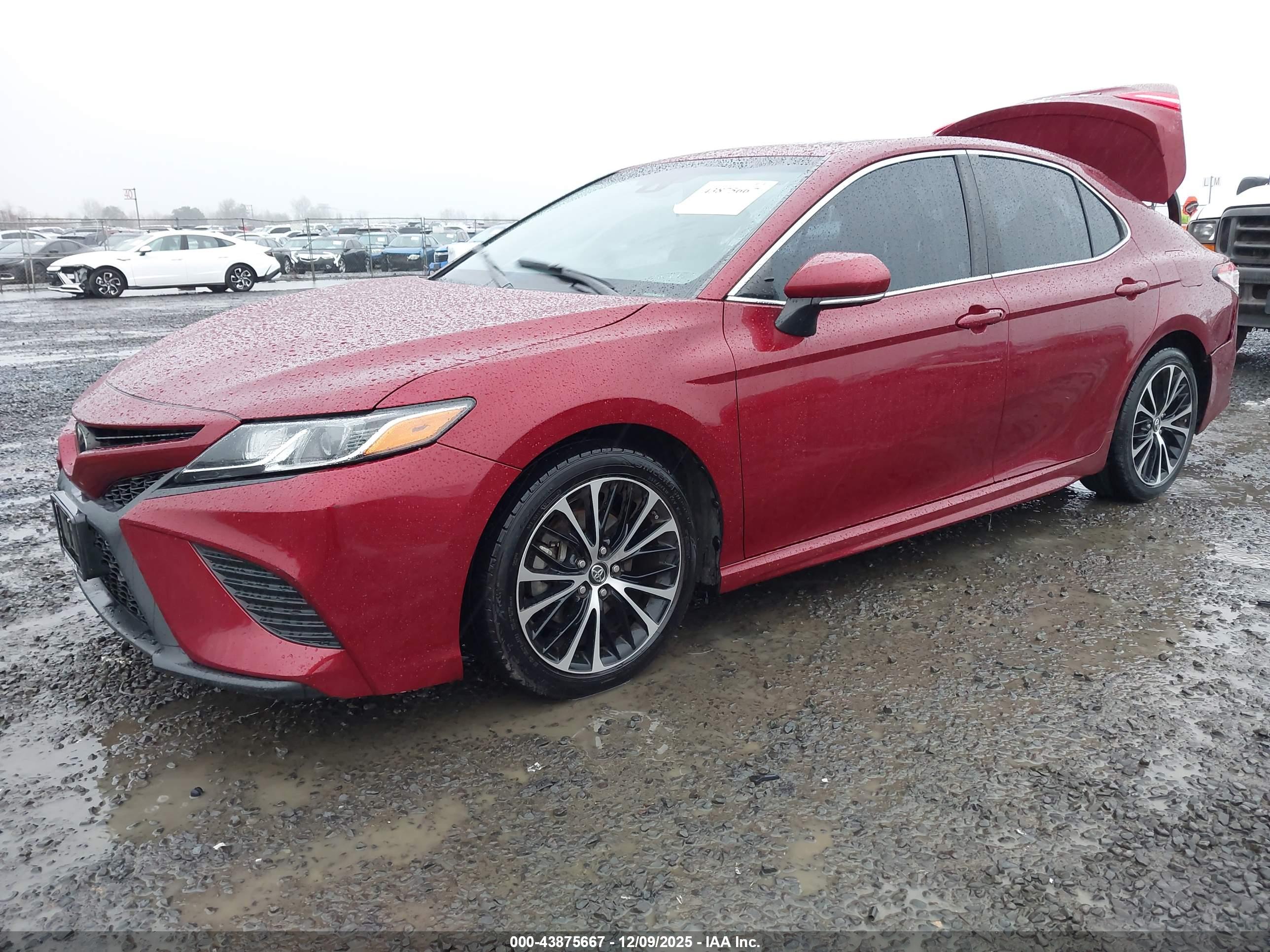 TOYOTA CAMRY image 2