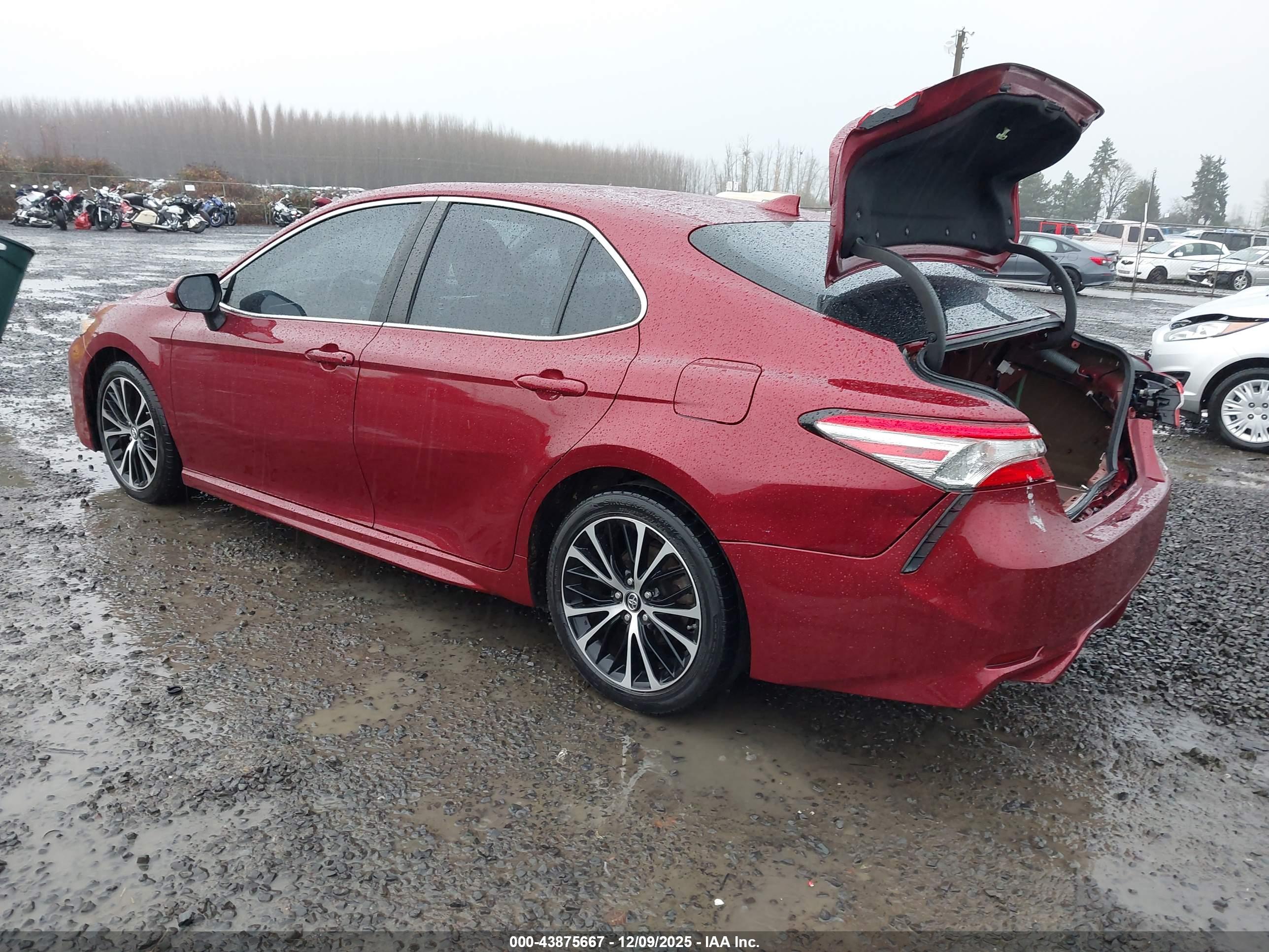 TOYOTA CAMRY image 3