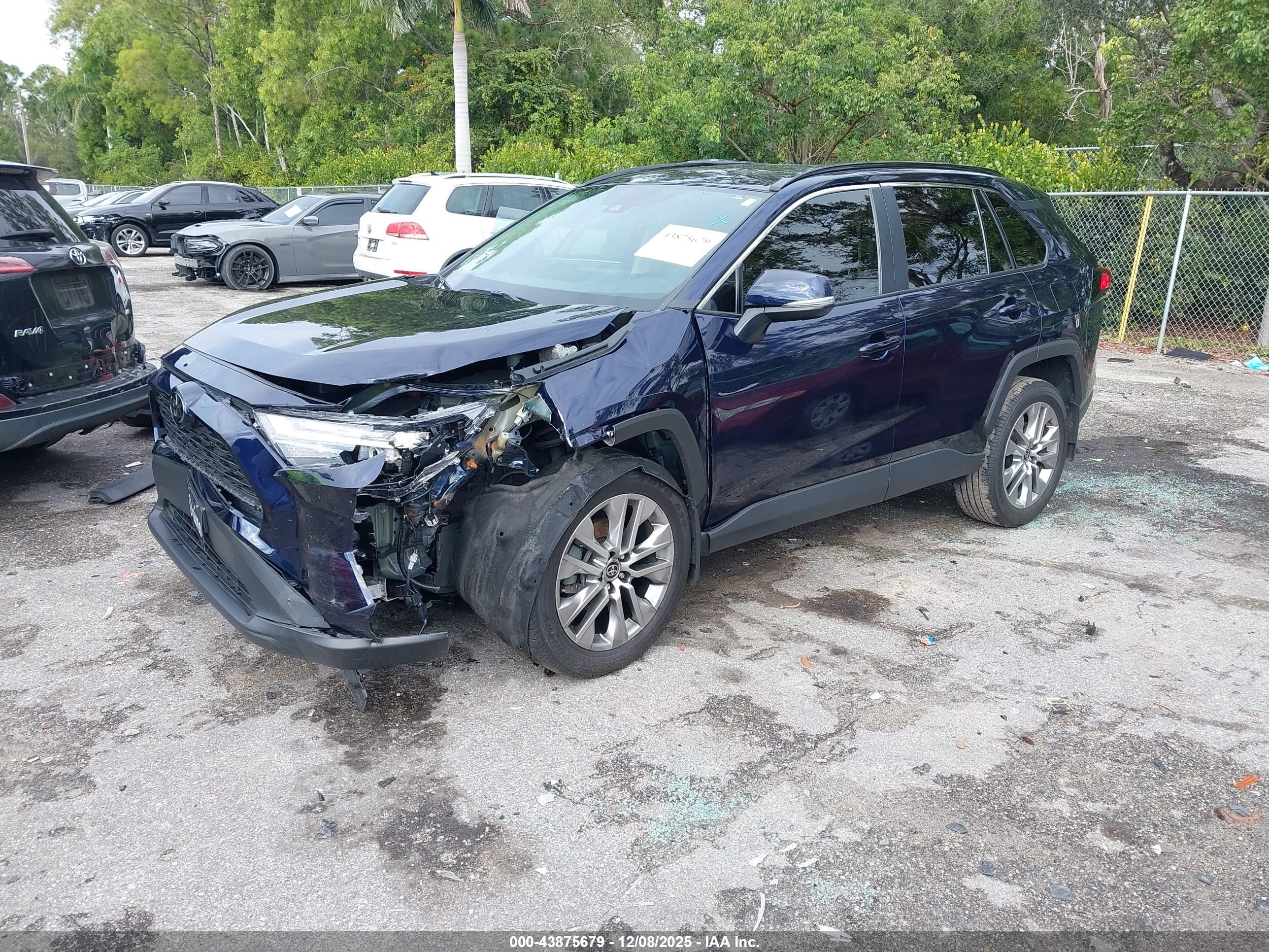 TOYOTA RAV4 image 2