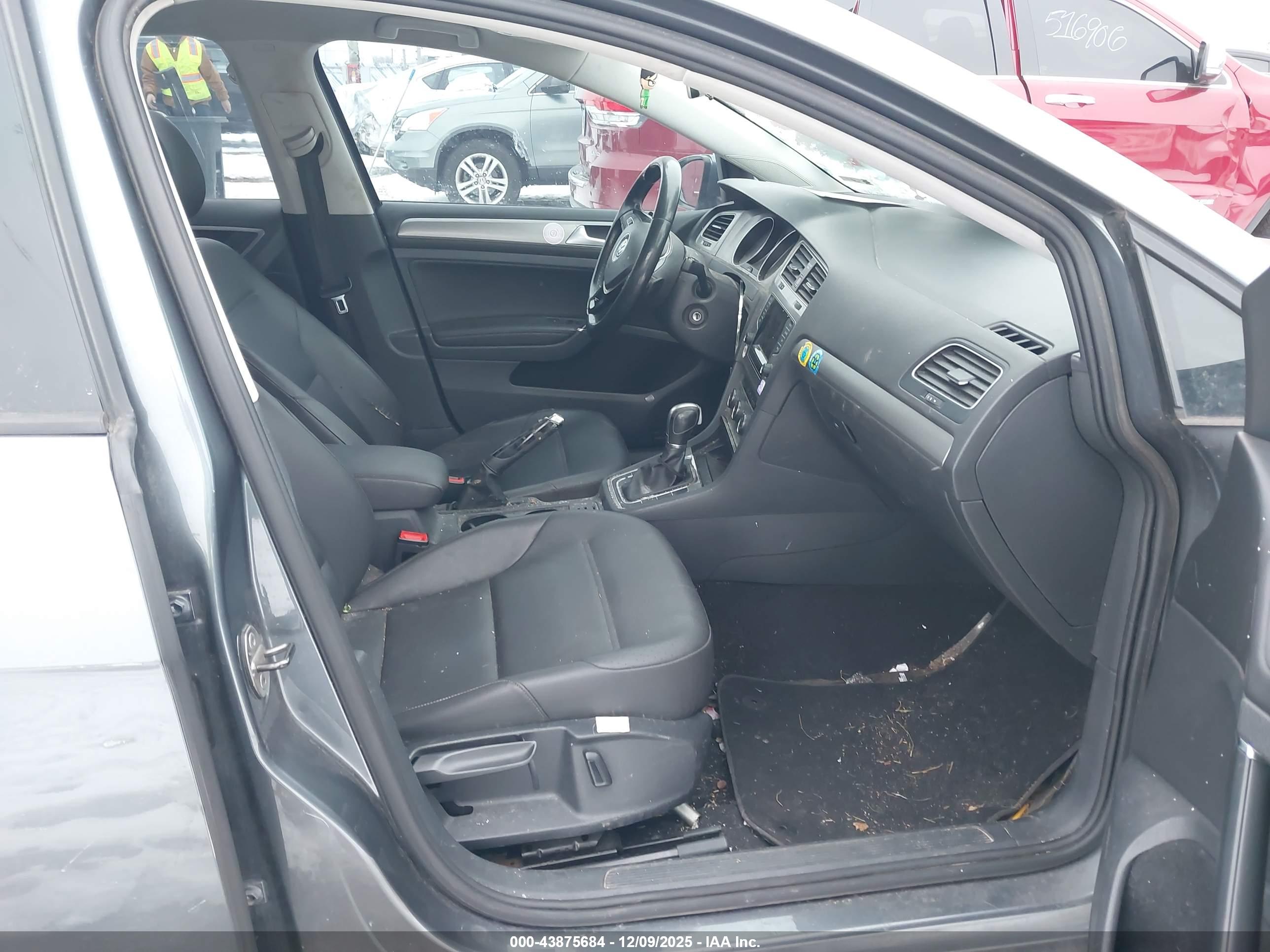 VOLKSWAGEN GOLF image 5