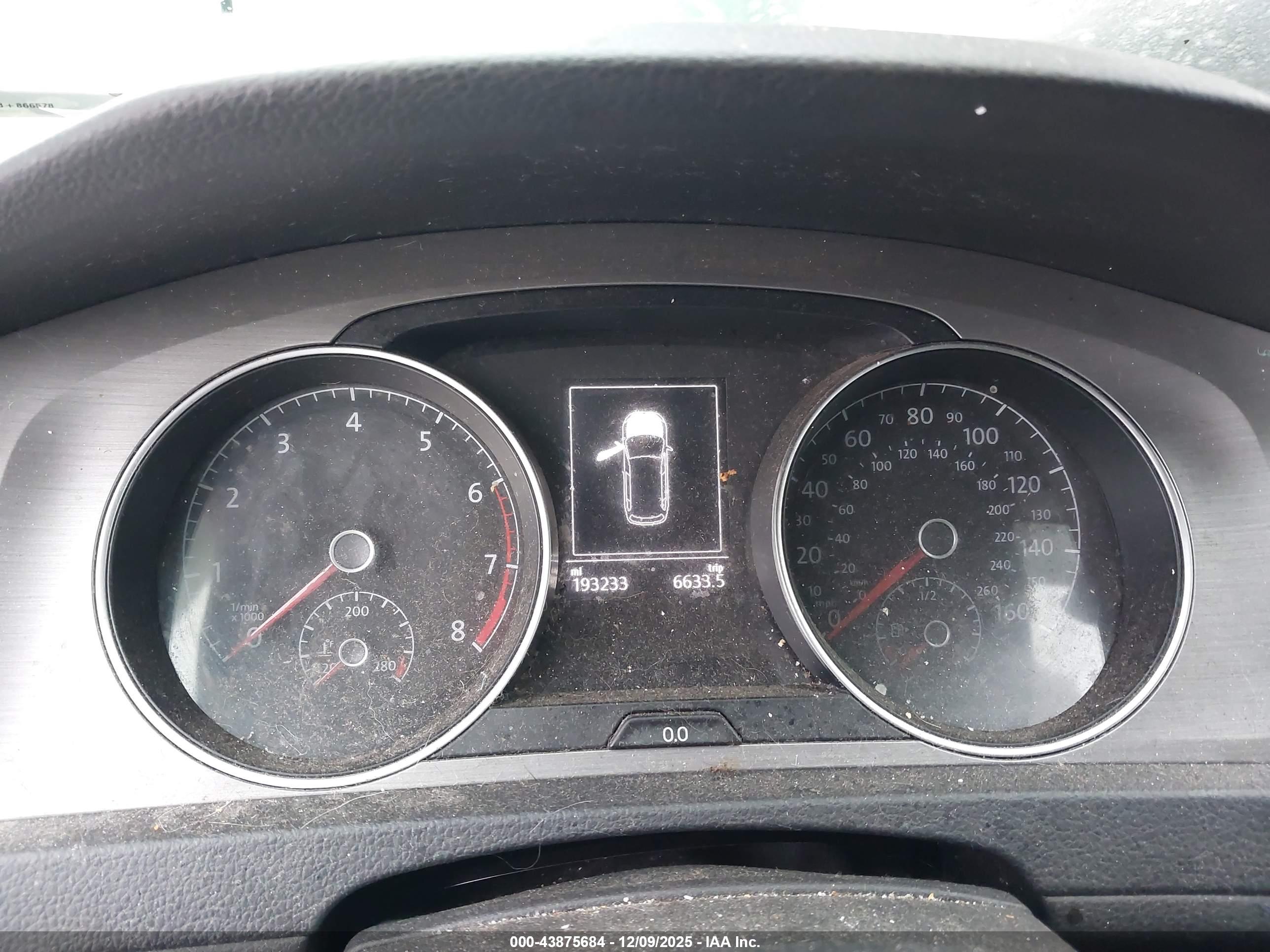 VOLKSWAGEN GOLF image 7