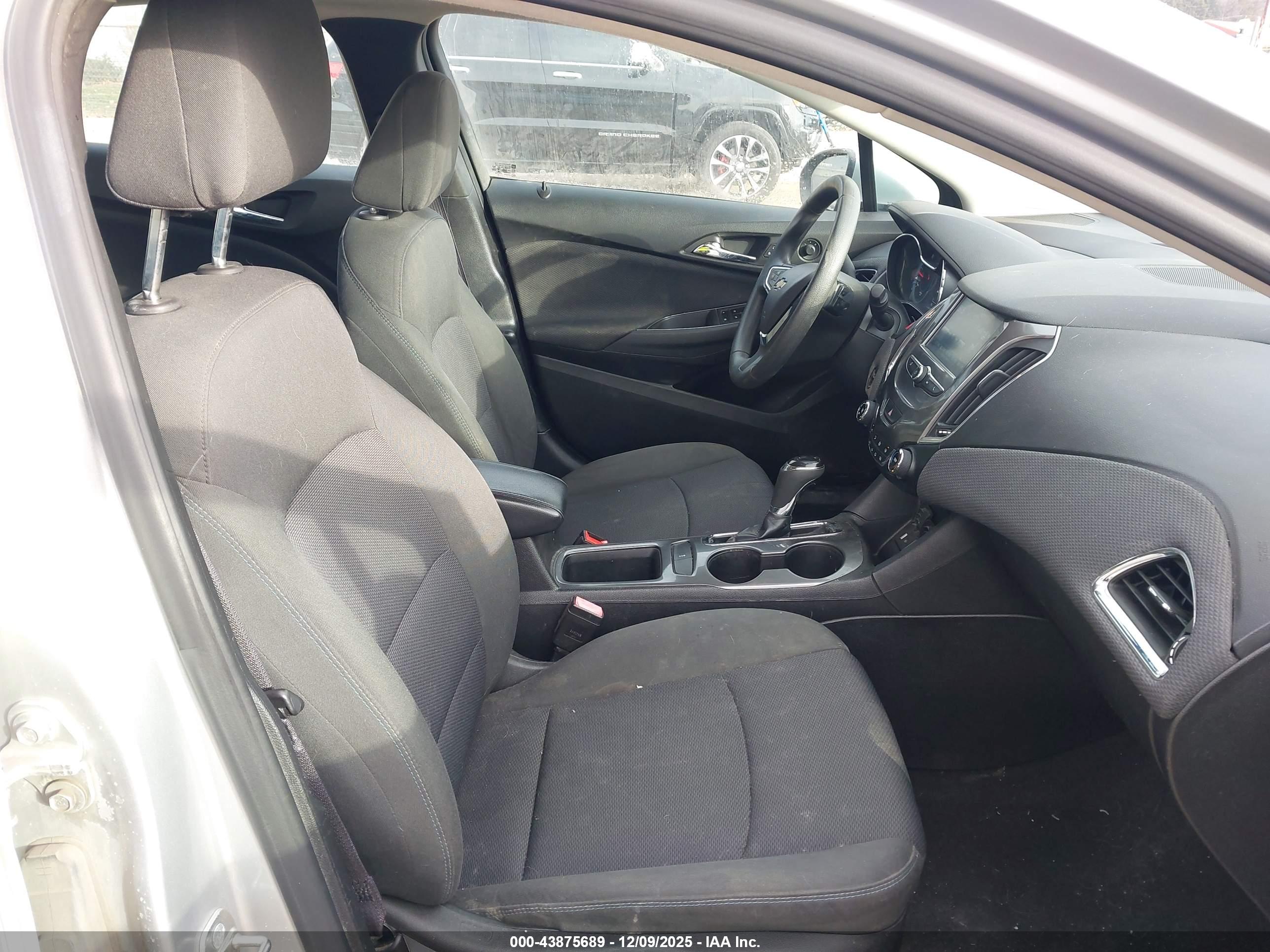 CHEVROLET CRUZE image 5