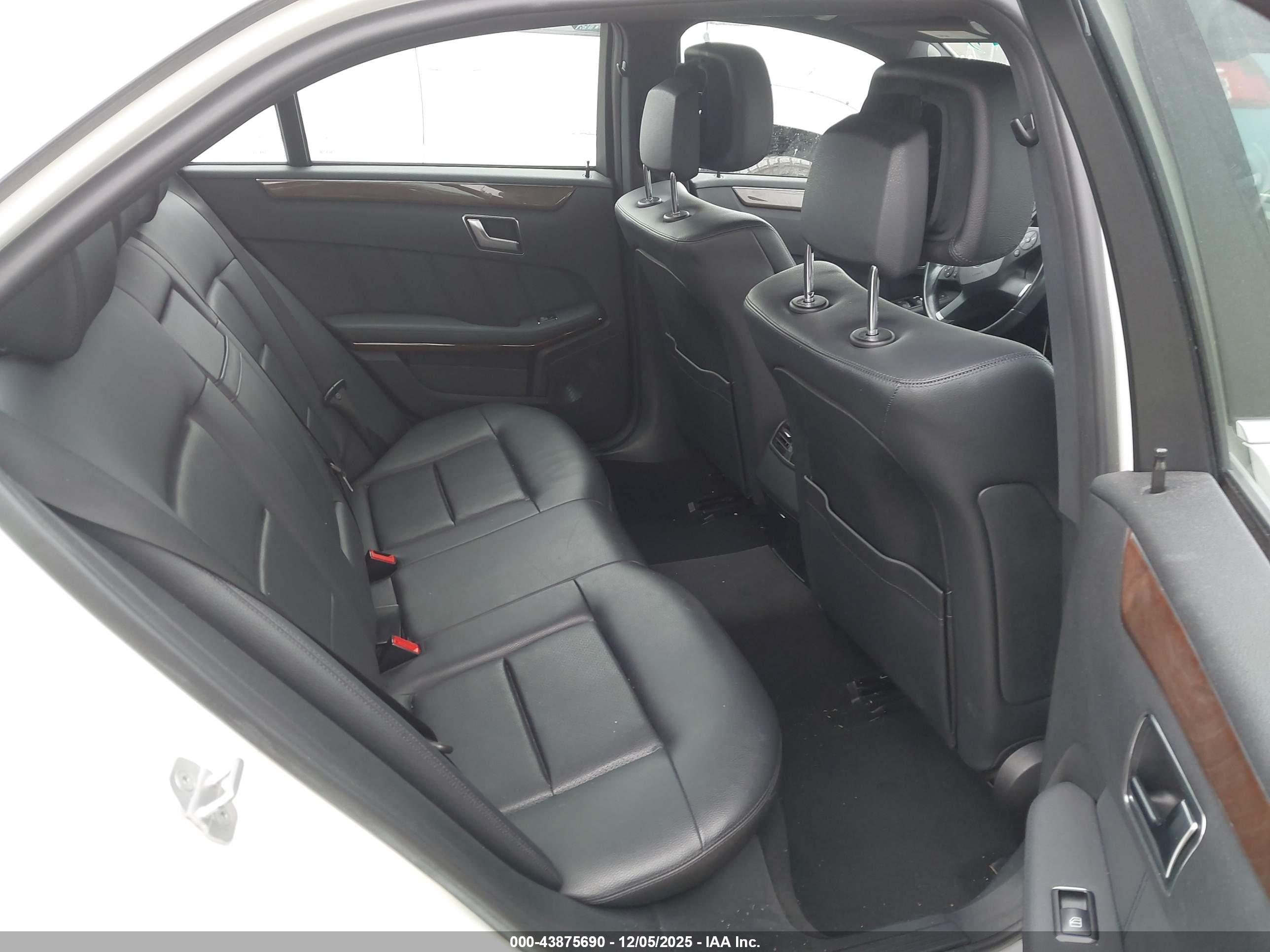 MERCEDES-BENZ E image 8